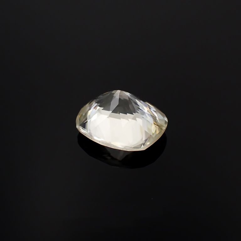 アラゴナイト フォスフォレッセンス(宝石名フォスフォレッセンス・アラゴナイト)チェコ共和国産 2.21ct 識別済[221119081]9.2x7.7mm前後