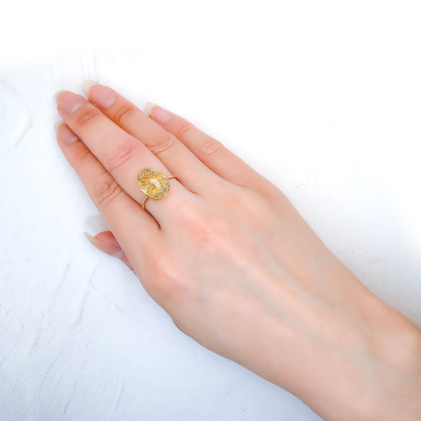 ◇バフトップカット◇ルチルクォーツ ブラジル産 6.69ct / 14x10mm前後 [260732404]
