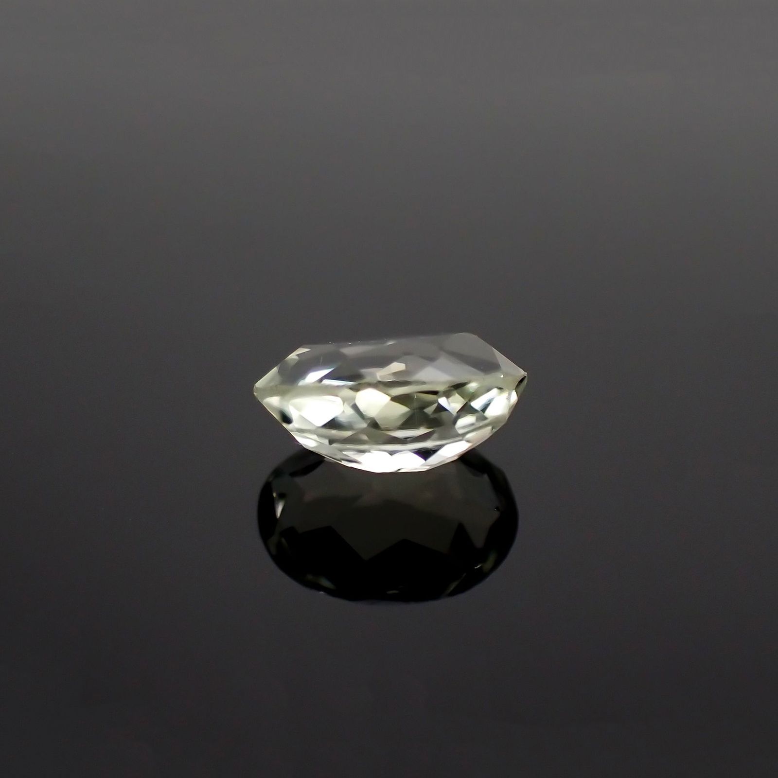シリマナイト(宝石名シリマナイト)インド産 識別済 1.39ct / 8.1x6mm前後 [221018461]
