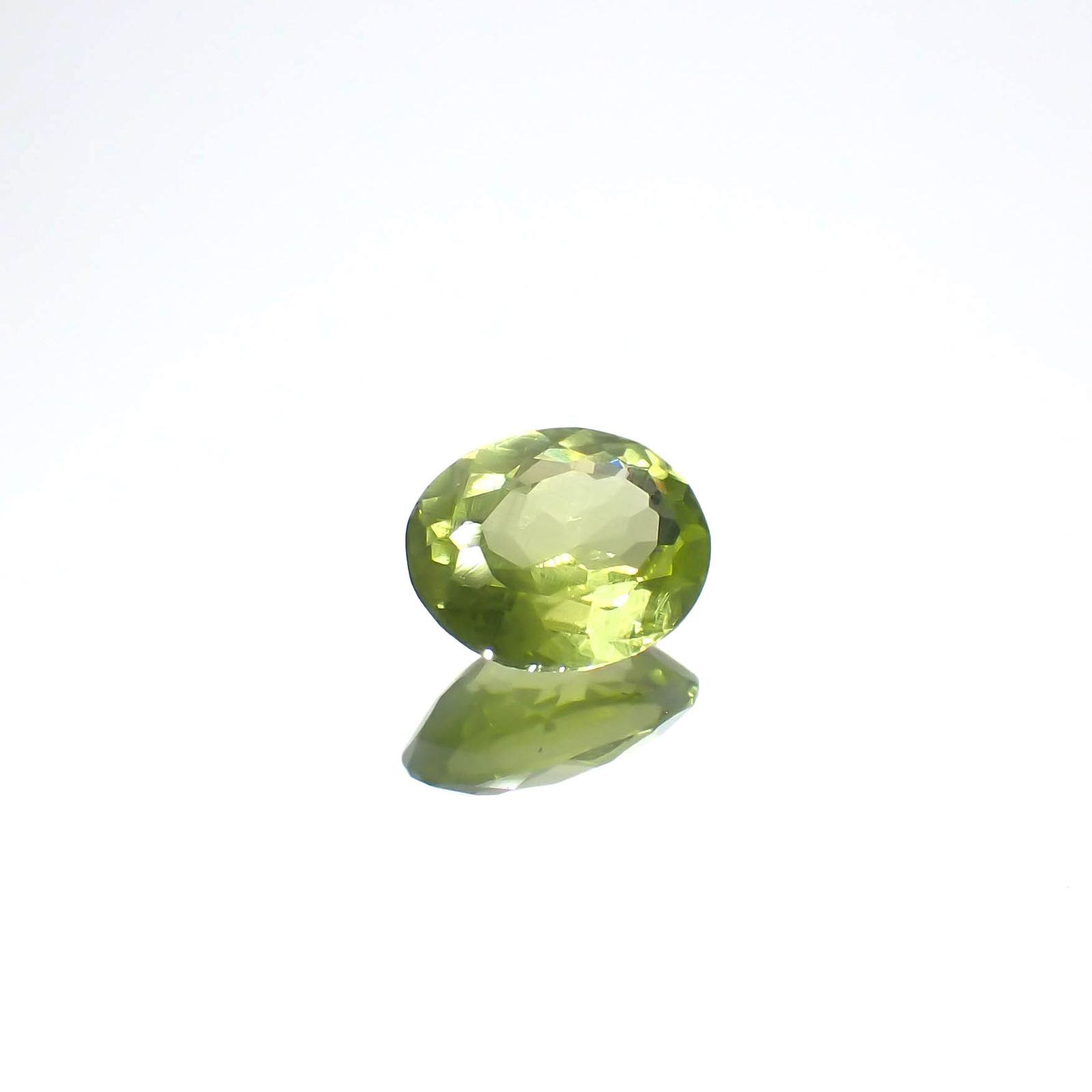 グリーンエンスタタイト(宝石名グリーン・エンスタタイト)カメルーン産 0.68ct 識別済[240125623]6.5x5.2mm前後