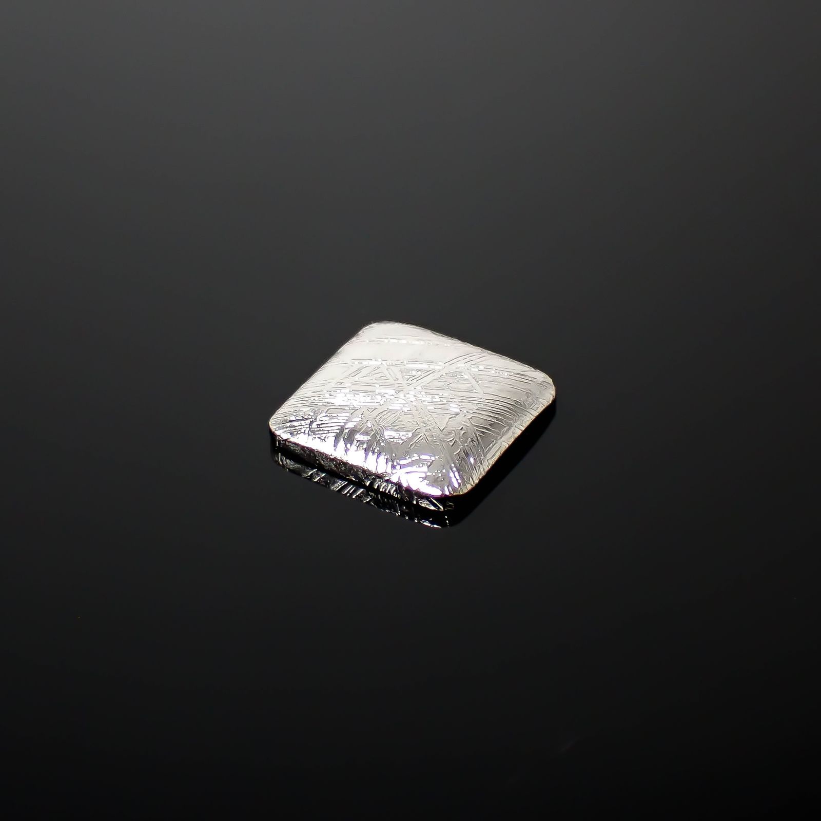 ムオニナルスタ隕石 発見地:スウェーデン 16.35ct[240125775]13.8x13.8mm前後
