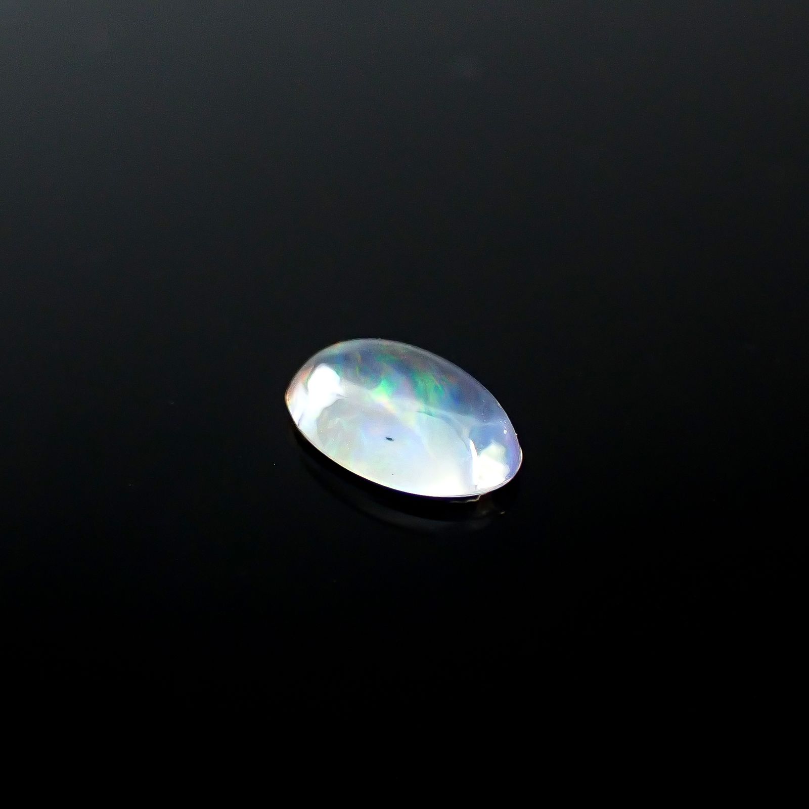 ウォーターオパール メキシコ産 0.40ct / 7.1x4.3mm前後 [250931001]