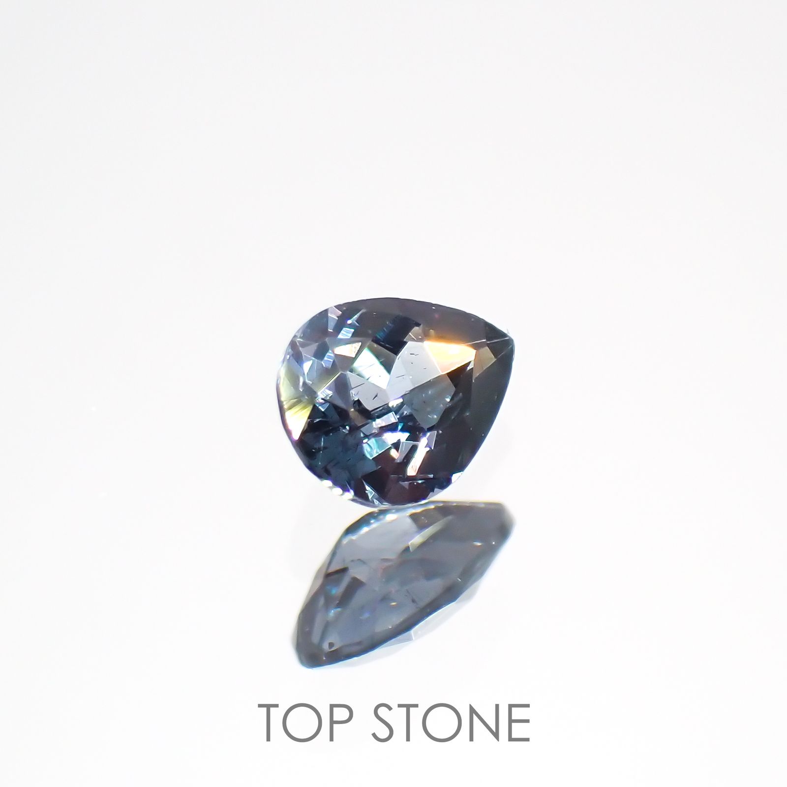 カラーチェンジガーネット アレキタイプ(宝石名ガーネット)マダガスカル・ベキリー産 0.19ct 識別済[220616434]4.2x3.2mm前後