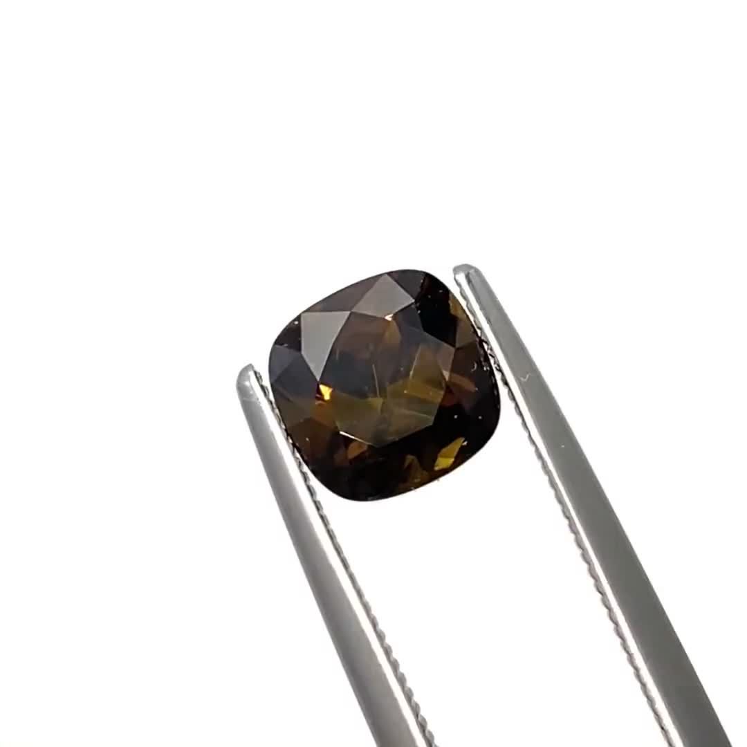 エピドート】シックな美しさ×多彩な表情 | その魅力や特徴を紐解く