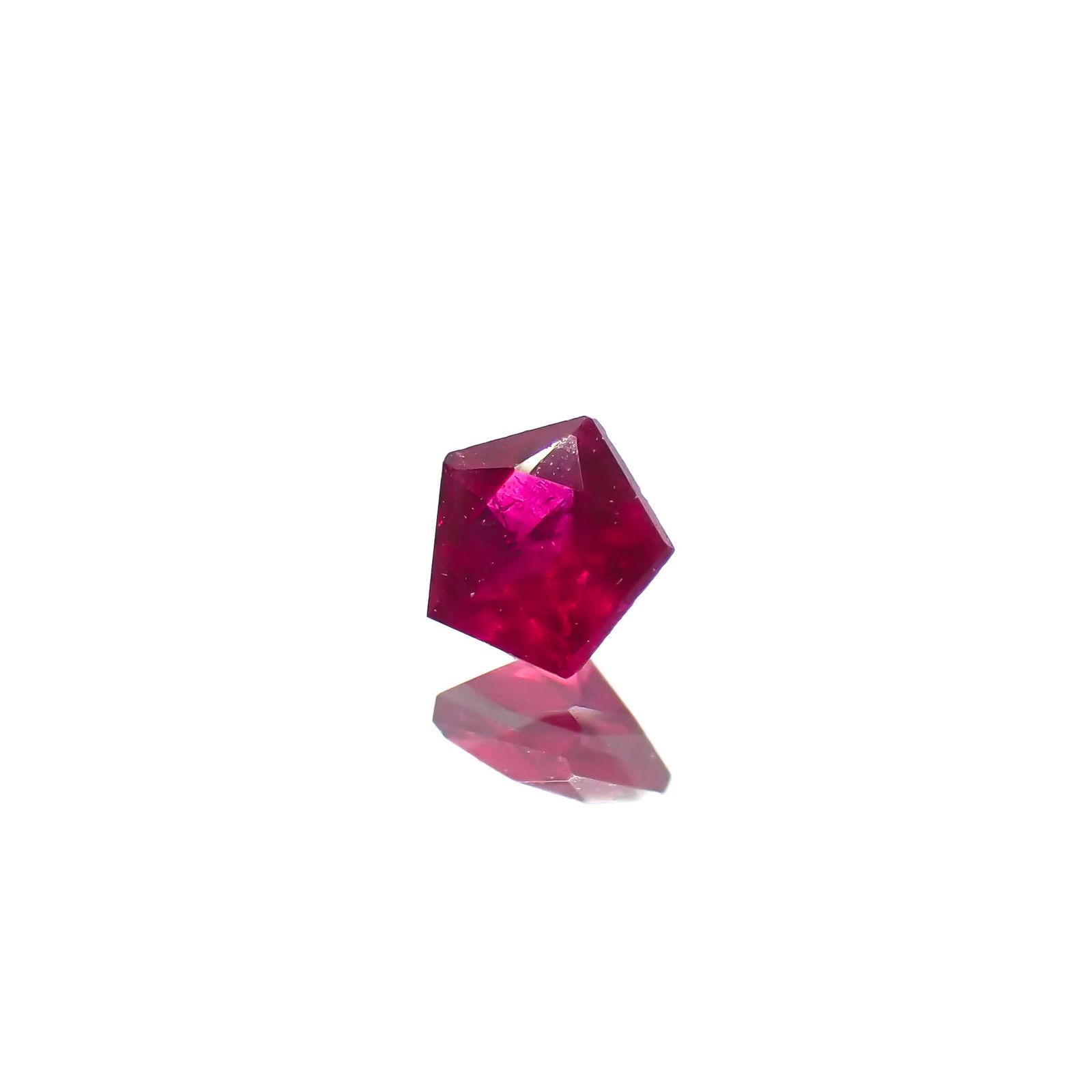 ◇ペンタゴンカット◇ルビー(宝石名ルビー)モザンビーク/ミャンマー産 0.12ct 識別済[231225038]3x3.1mm前後