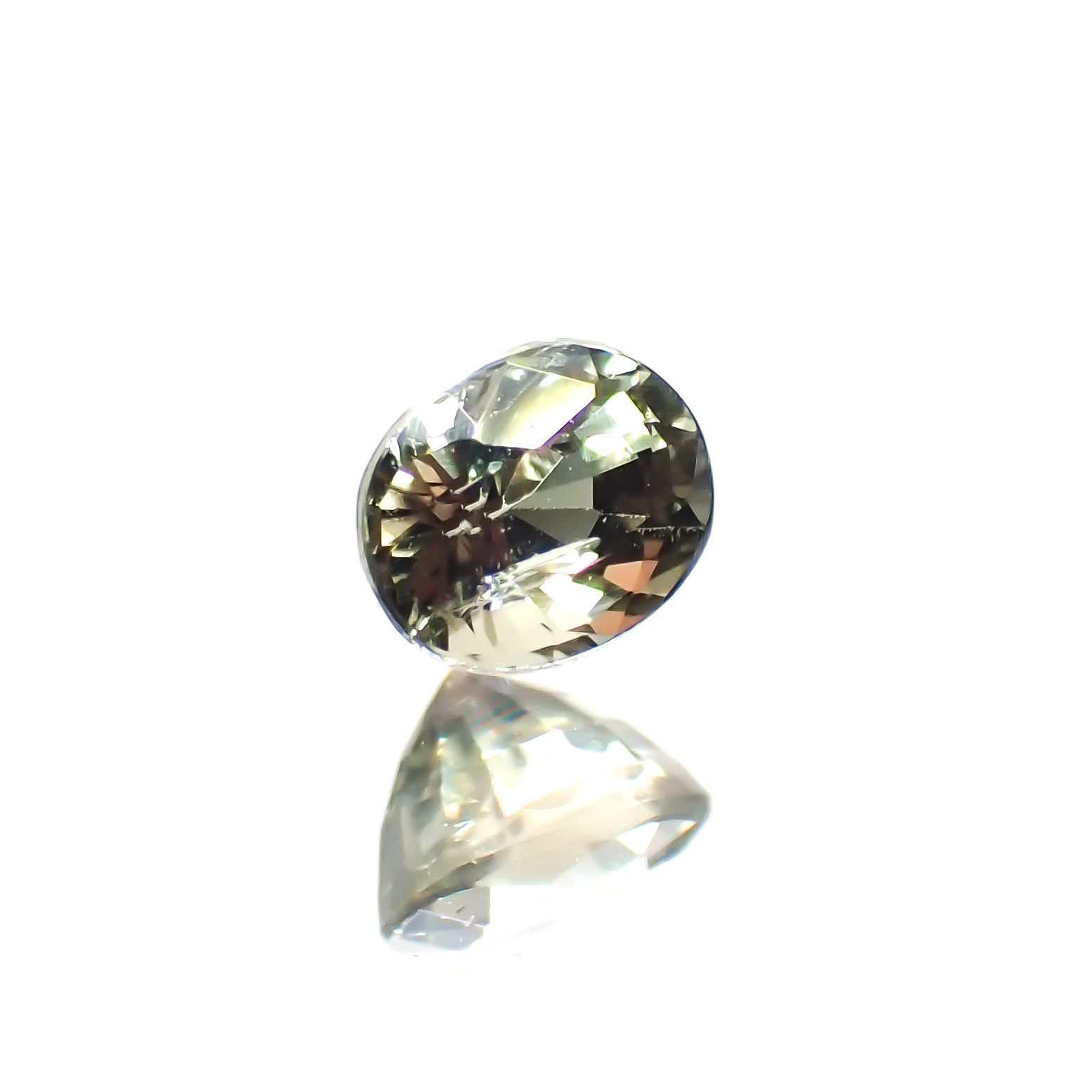 アレキサンドライト(宝石名アレキサンドライト) マダガスカル産 0.293ct ソ付(彩珠)[20117005]3.9×3.1mm前後