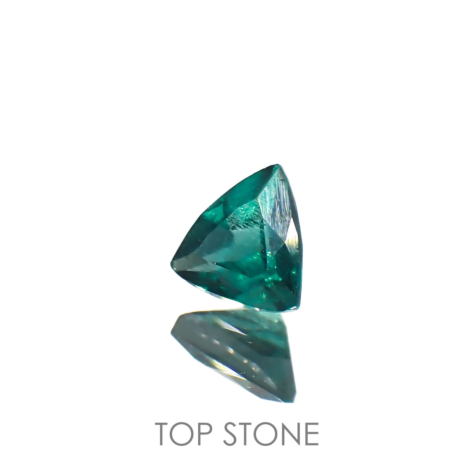 グリーンアパタイト(ノーブルモロキサイト)(宝石名アパタイト)マダガスカル産 0.27ct 識別済[220616380]4.3x4.4mm前後