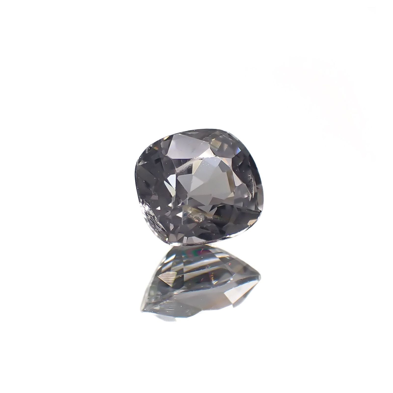 グレースピネル(宝石名スピネル)ビルマ/マダガスカル産 0.89ct 識別済[220817557]5.8x5.2mm前後