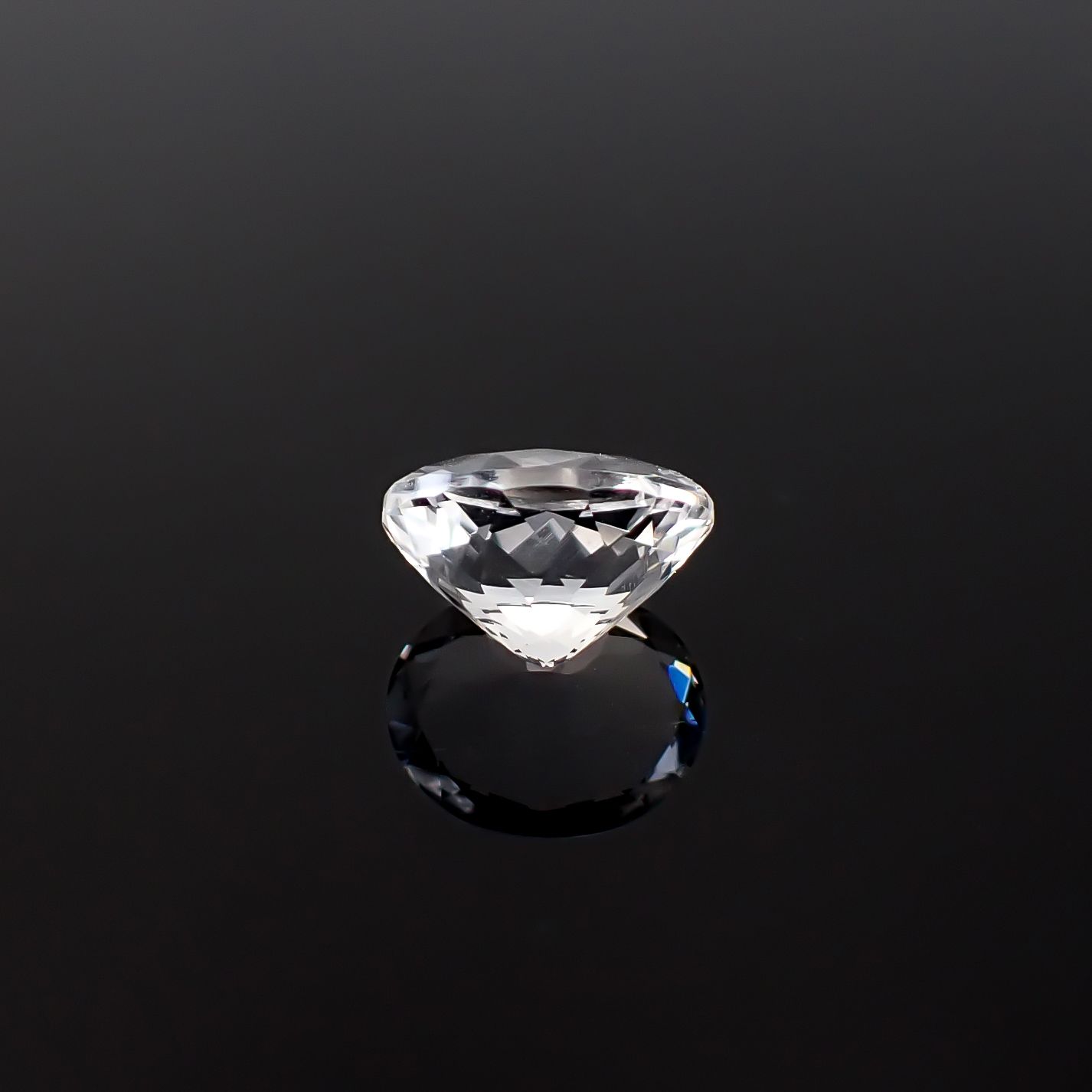 日本水晶 滋賀県田上山大谷河原産 2.39ct / 9.7x8mm前後 [260632423]
