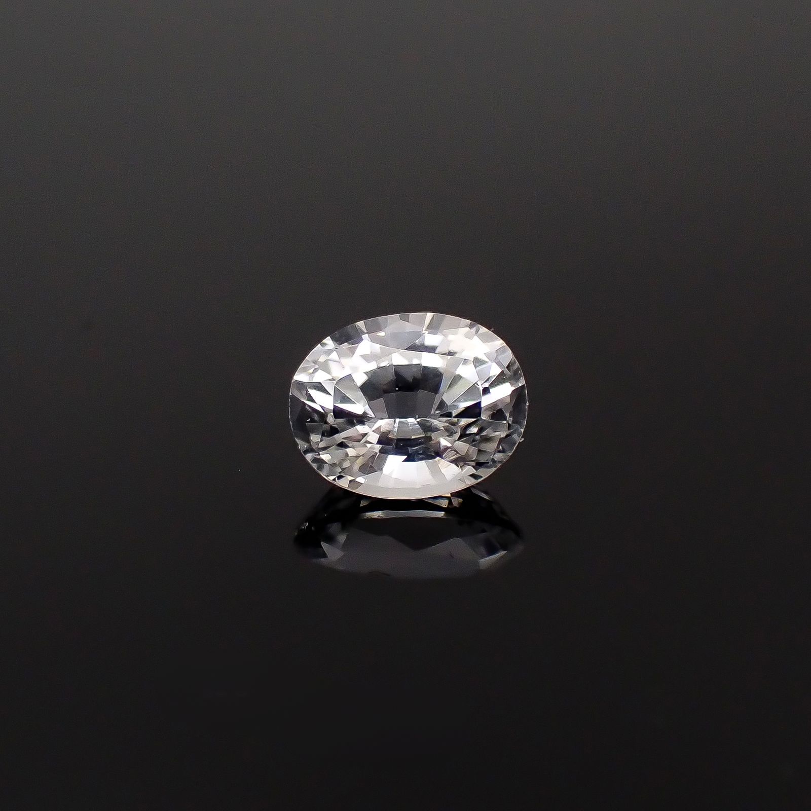 カラーレスサファイア スリランカ産 0.47ct[240527482]5x4mm前後