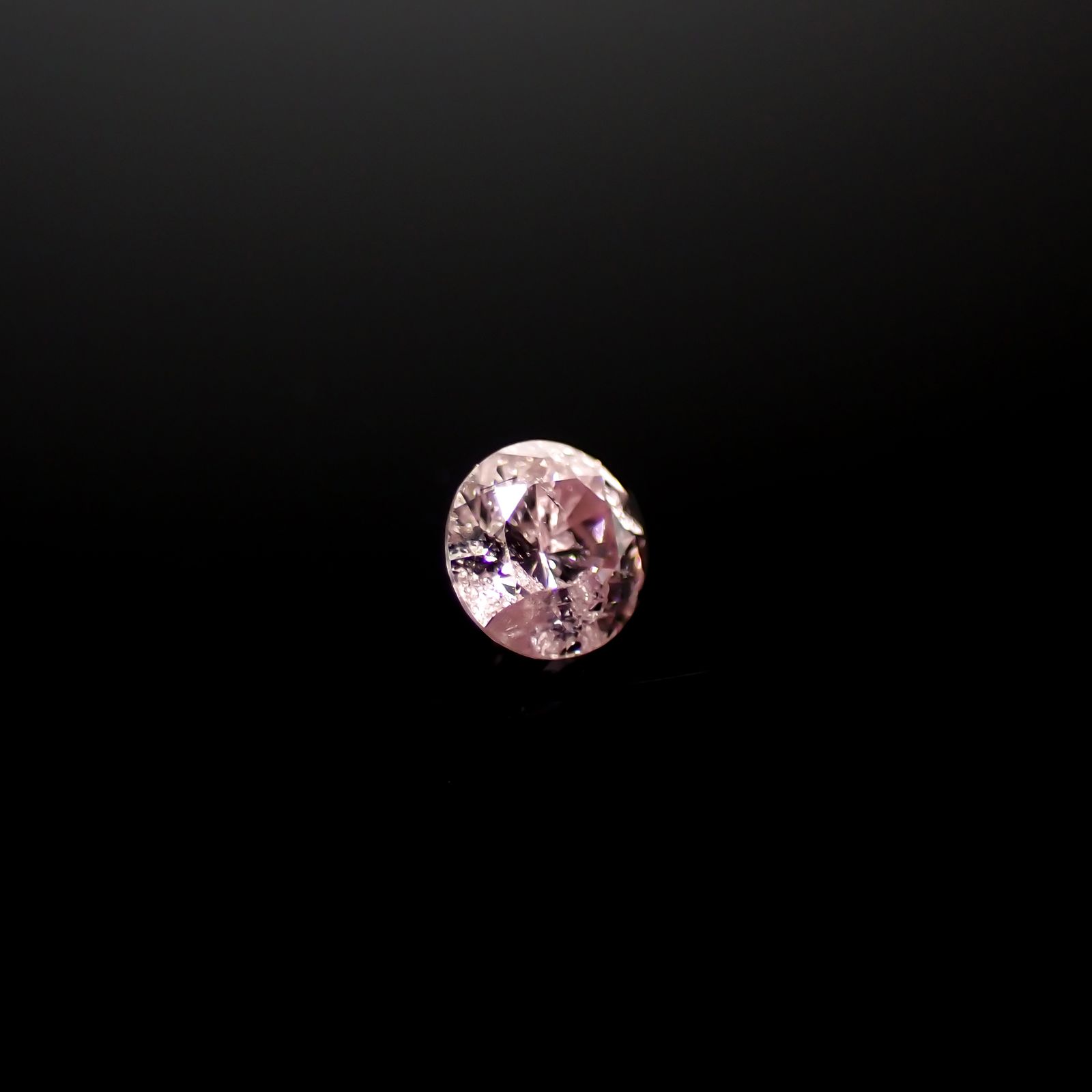 ピンクダイヤモンド(宝石名ダイアモンド I-2/FANCY PINK) 0.066ct ソ付(CGL)[240326636]2.54x2.61mm前後