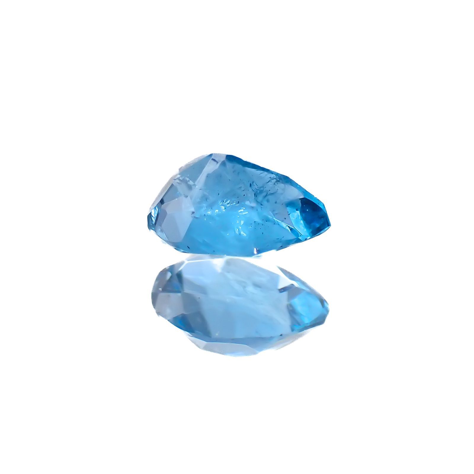 アウイナイト フルオレッセンス(宝石名アウイナイト)ドイツ産 0.27ct 識別済[250917688]5.3x3.7mm前後