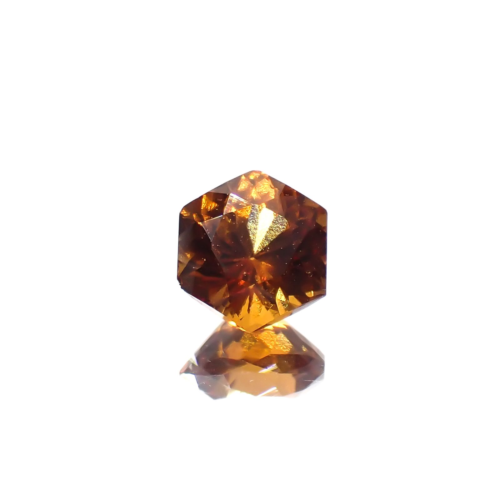 ◇ヘキサゴンカット◇ヘソナイトガーネット(宝石名ガーネット)スリランカ産 0.73ct 識別済[230421611]5.1x5mm前後