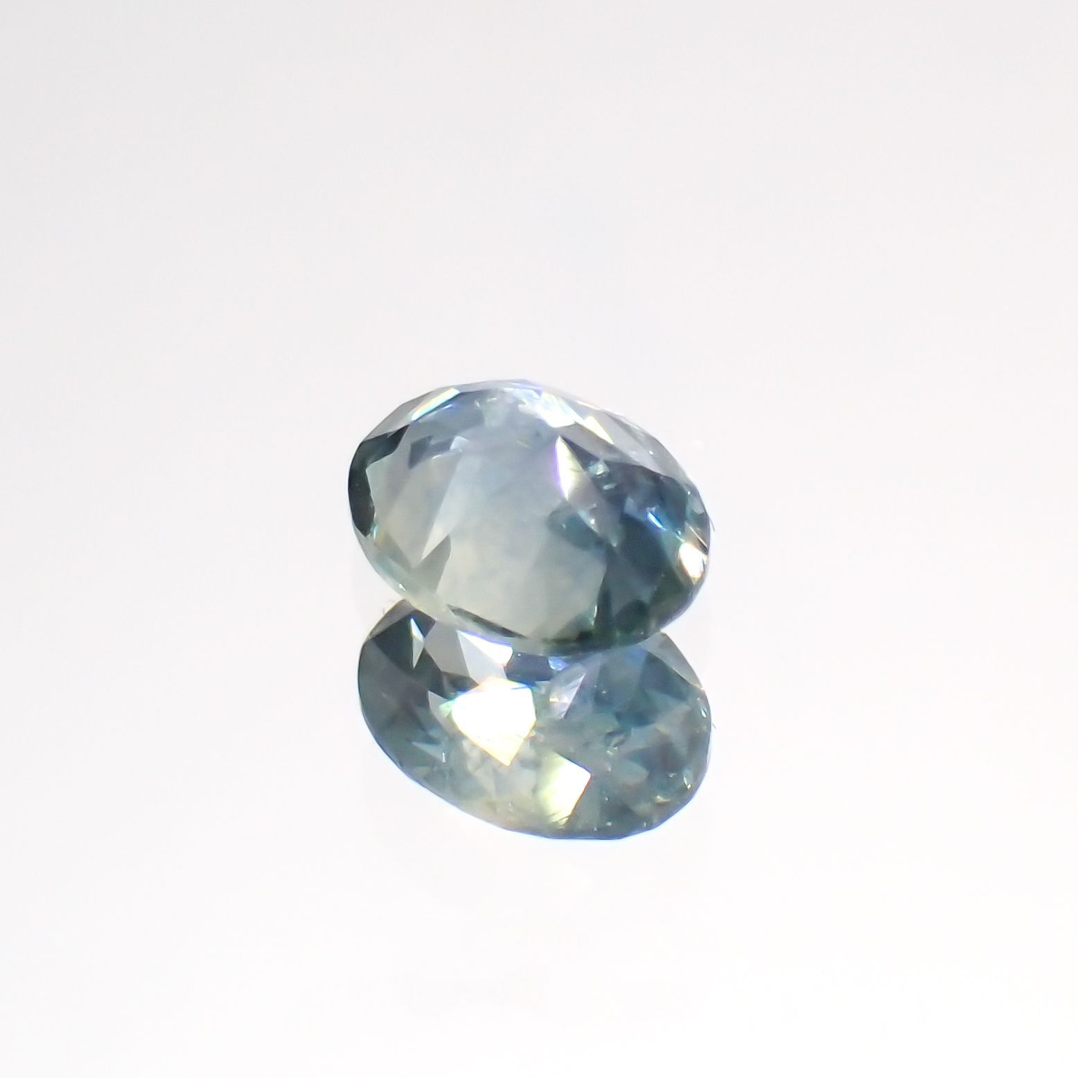 モンタナサファイア(宝石名サファイア)アメリカ・モンタナ州産 0.43ct 識別済[220114635]4.9x4mm前後