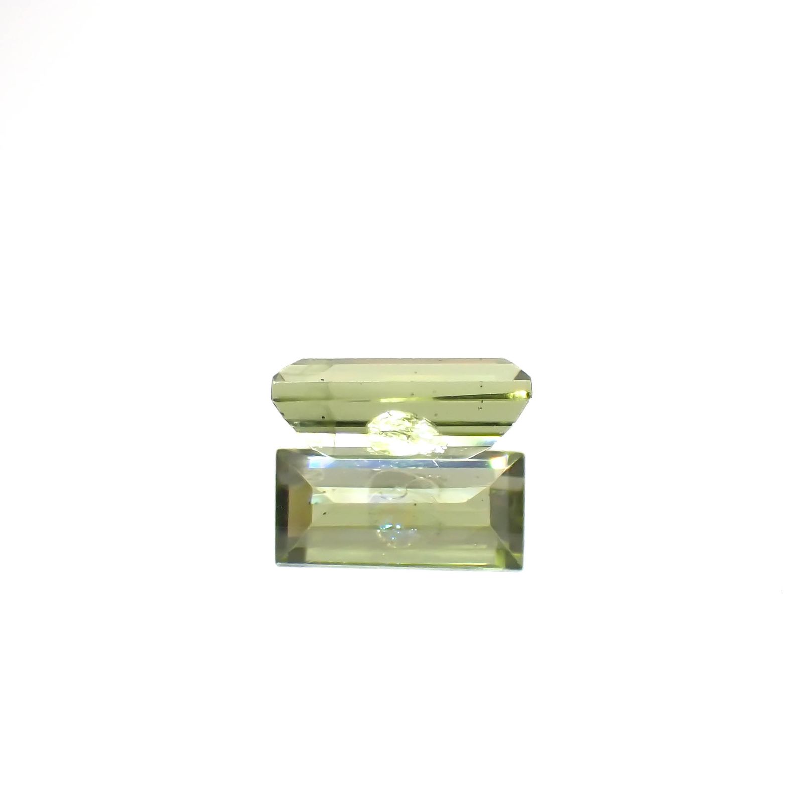 リリーパッドペリドット アメリカ・アリゾナ州産 0.38ct[231224604]5.7x2.6mm前後