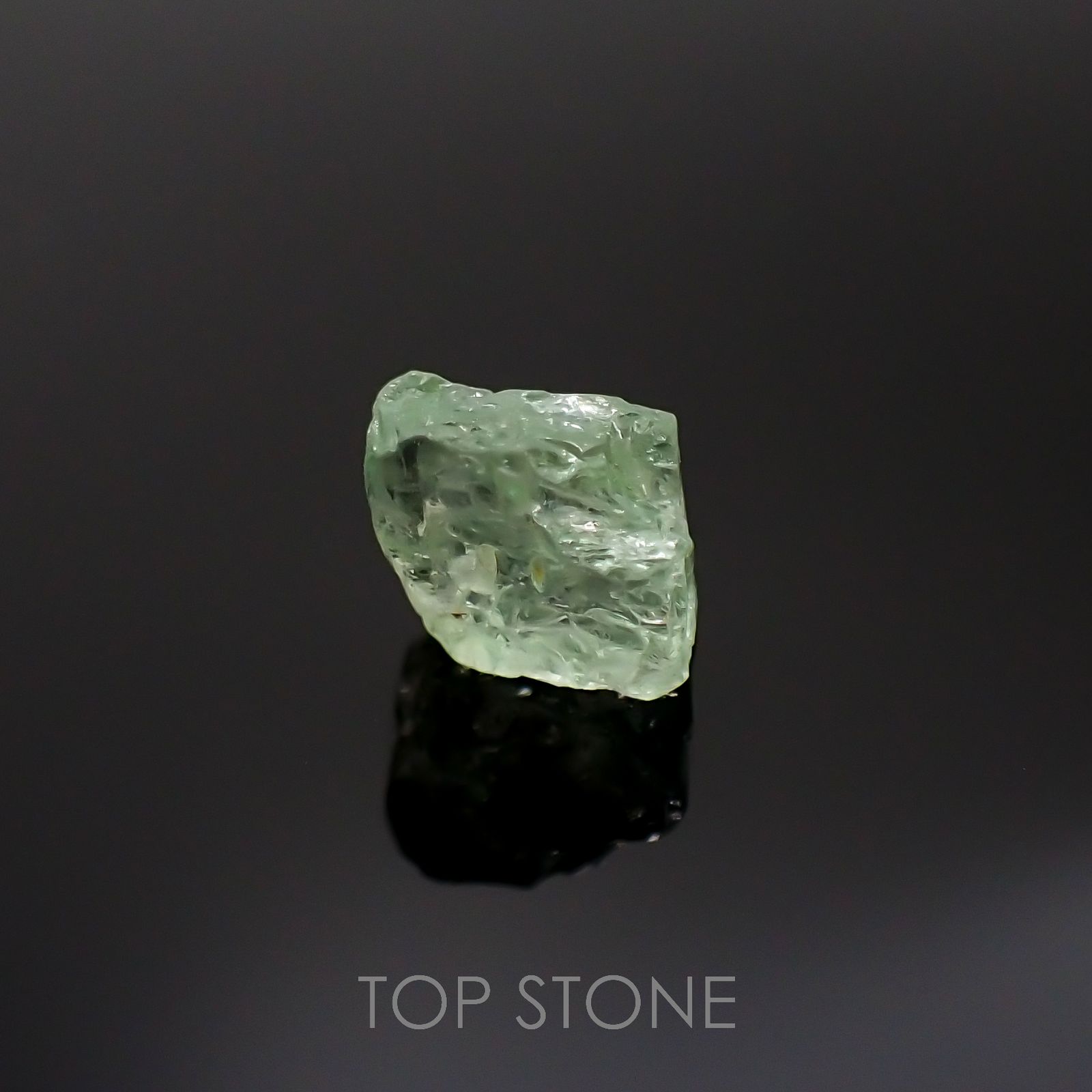 バナジウムコーネルピン原石(宝石名コーネルピン)タンザニア・タンガ州産 1.82ct 識別済[220716913]6.5x5.8mm前後