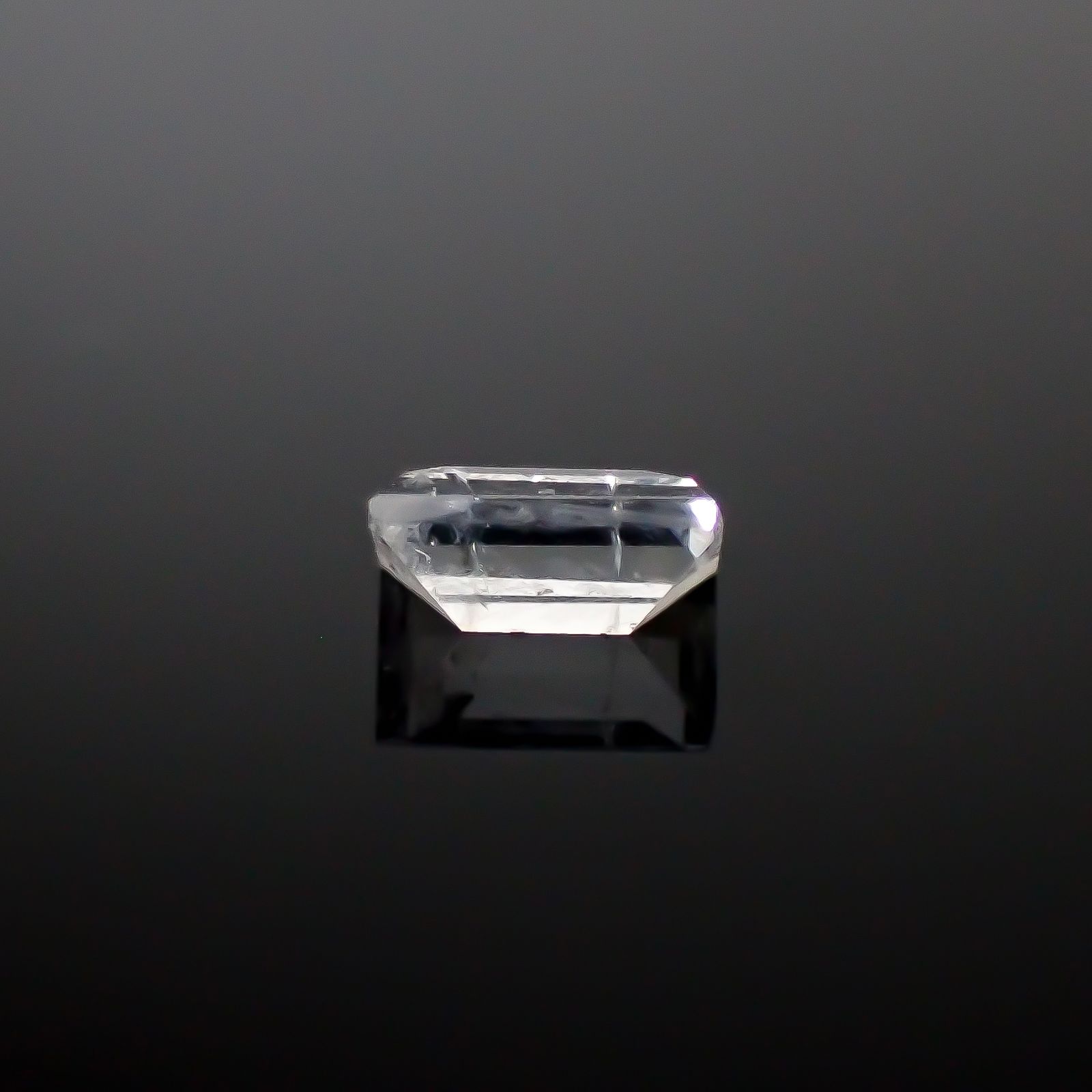 ハイアロフェン(宝石名ハイアロフェーン)ボスニア・ヘルツェゴビナ産 0.203ct ソ付(日独)[250229896]4.64x2.53mm前後