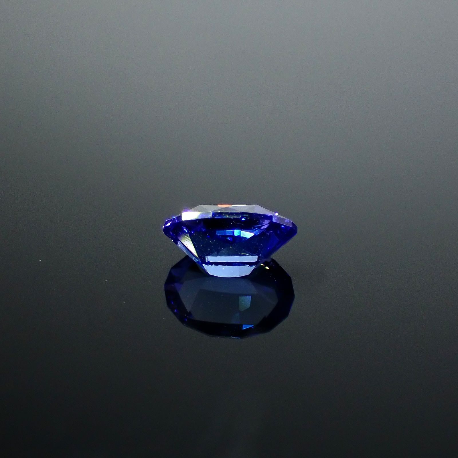 ◇カスタムカット◇タンザナイト(宝石名タンザナイト)タンザニア産 識別済 2.78ct / 10.5x7.4mm前後 [251031290]
