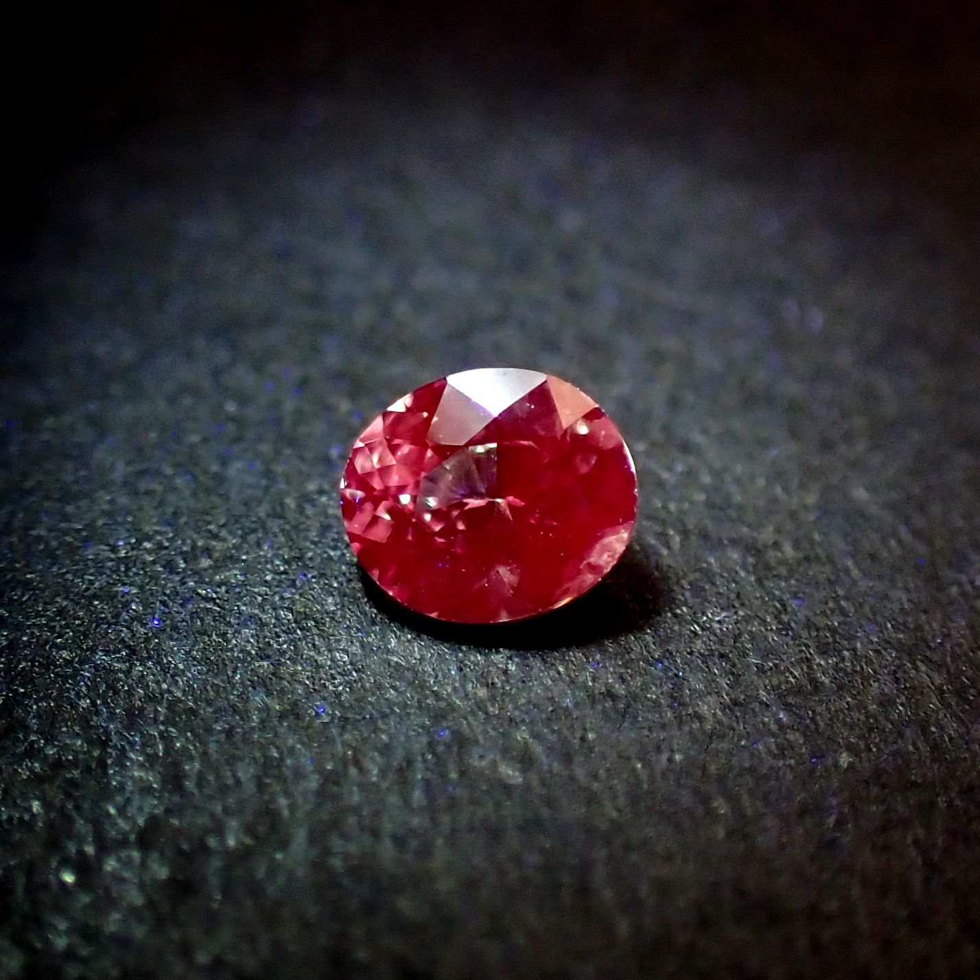 アイスラベンダーサファイア(宝石名サファイア)スリランカ/マダガスカル産 0.20ct 識別済[240226282]3.7x3.2mm前後