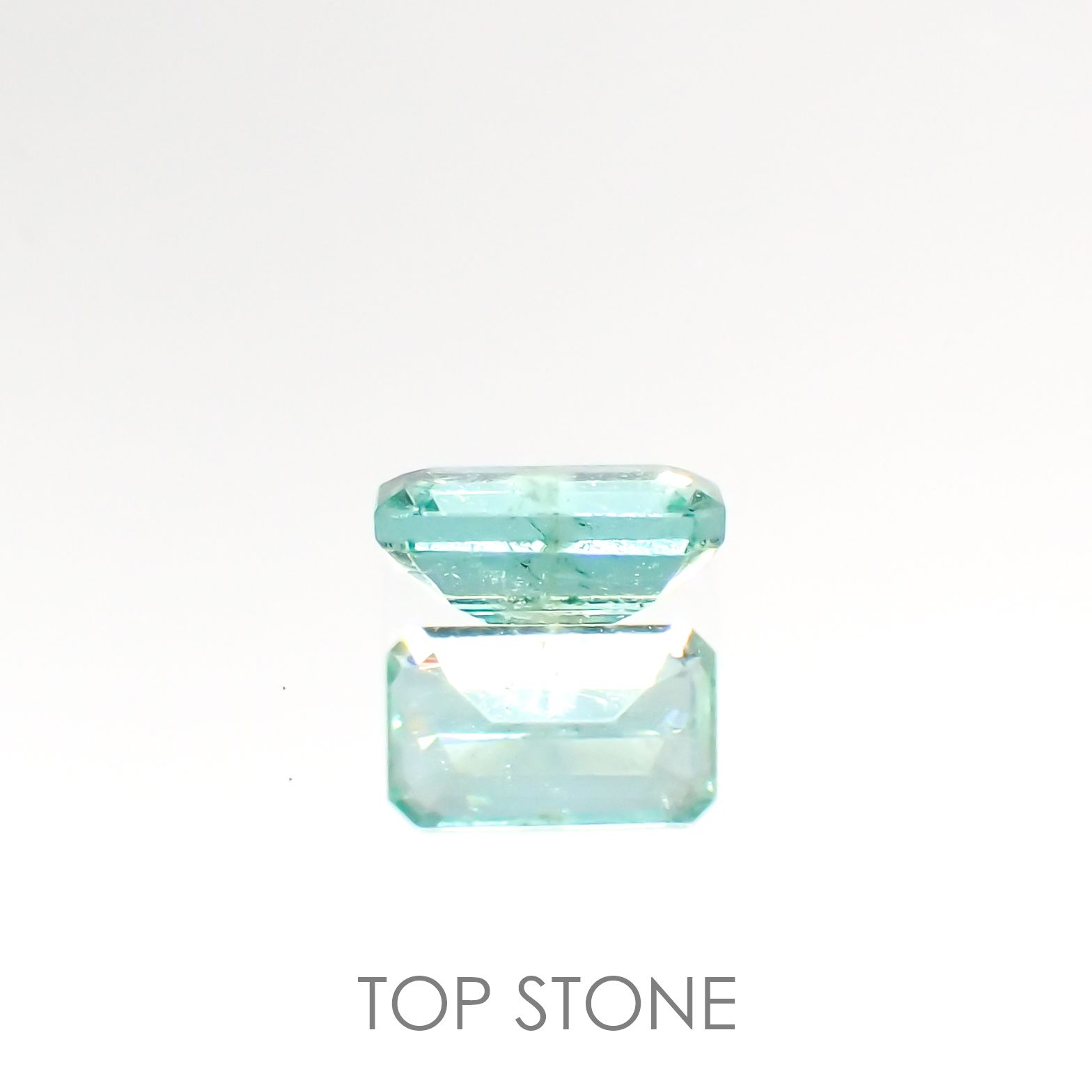 エメラルド(宝石名エメラルド) ザンビア産 0.27ct 識別済[210812996]4.9×3mm前後