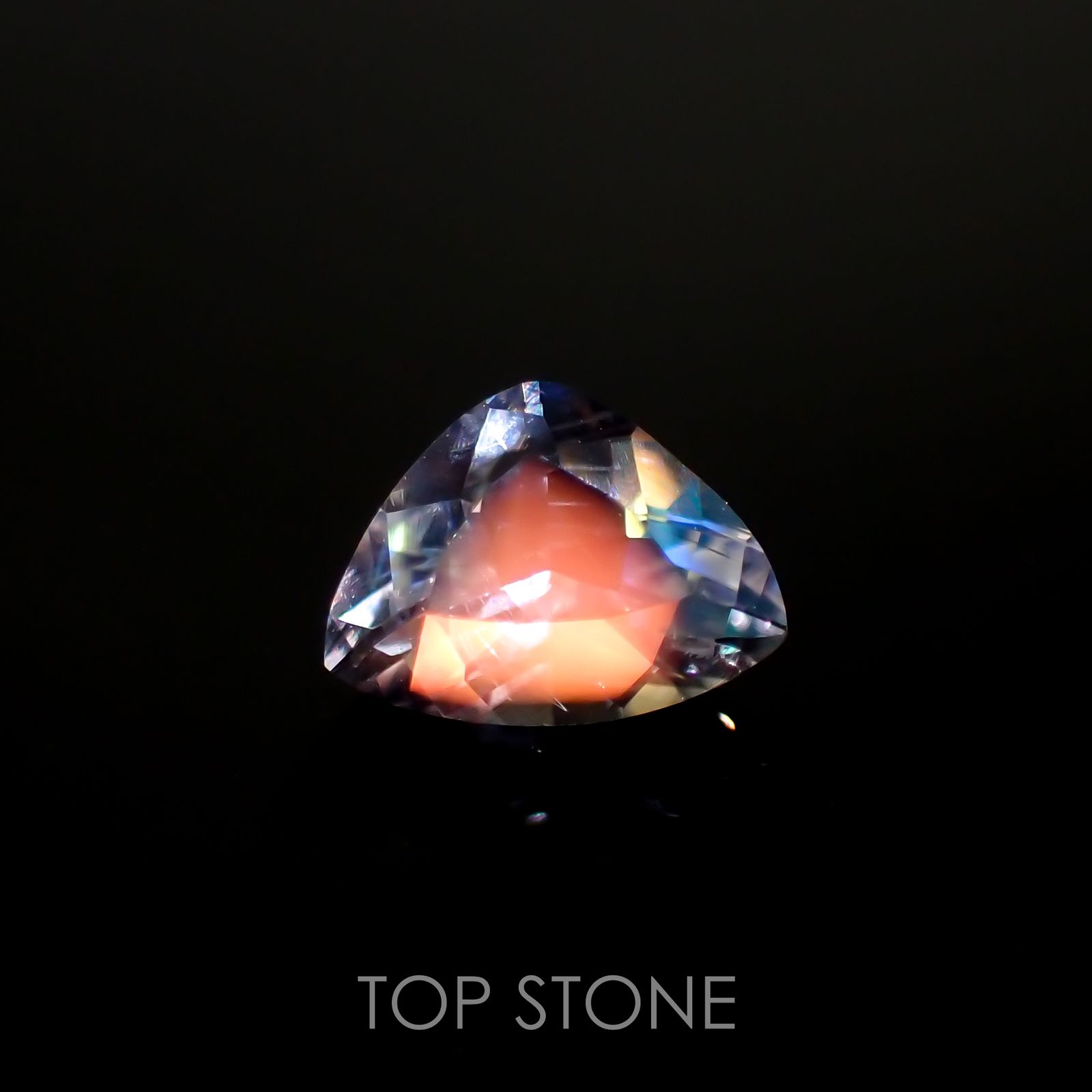 レインボームーンストーン(宝石名ラブラドライト)マダガスカル産 0.36ct 識別済[211113761]4.5x6mm前後
