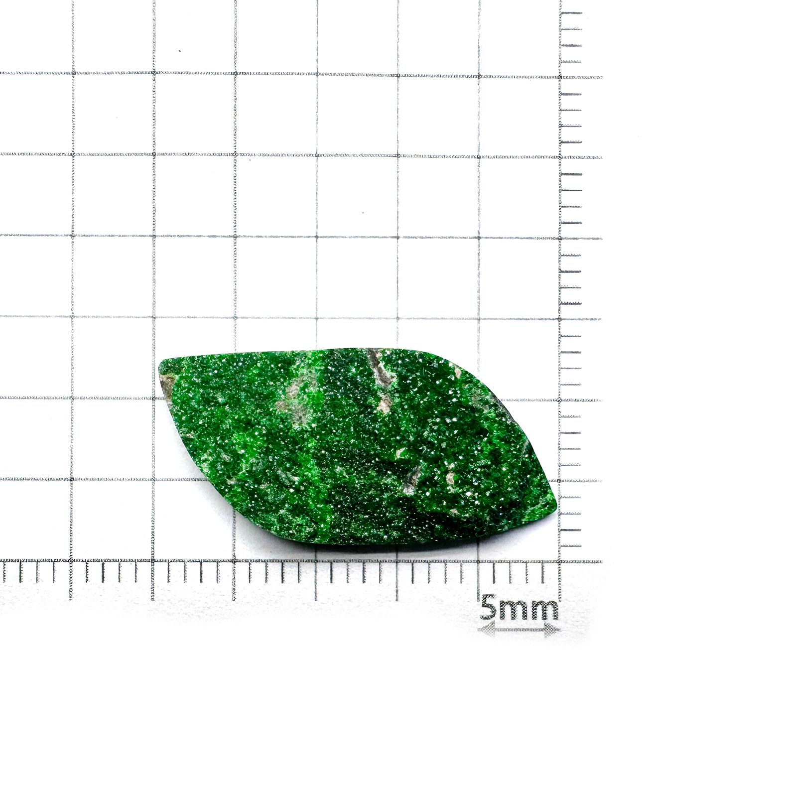 ウバロバイト 原石 ロシア産 9.01ct[240326441]25.6x11.9mm前後
