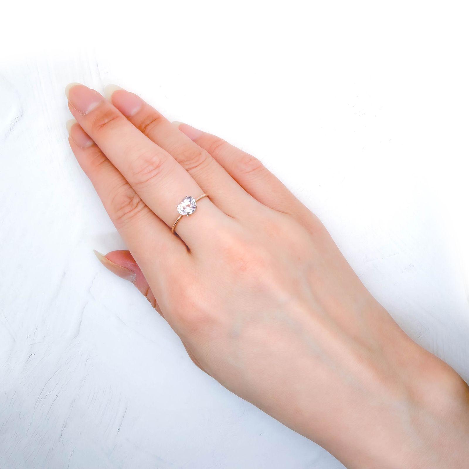 レインボームーンストーン マダガスカル産 0.72ct / 6x5.5mm前後 [260632377]