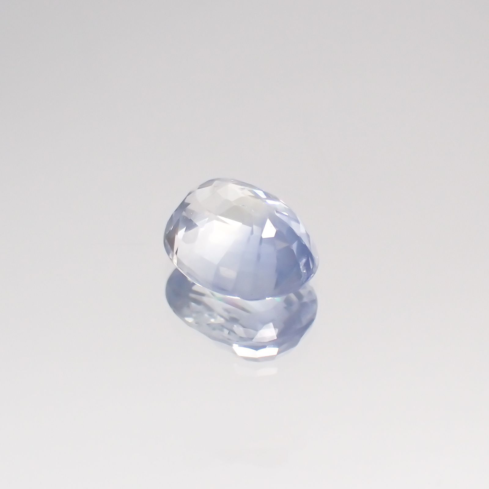 アイスブルーサファイア(宝石名ブルー・サファイア) スリランカ/マダガスカル産 0.64ct 識別済[210711170]5.4×4.4mm前後