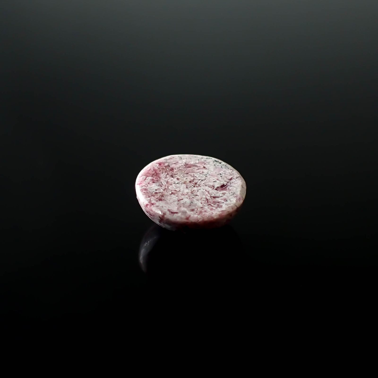 レッドベリル/ピンクベリル(母岩付き) アメリカ・ユタ州産 2.15ct [250730904]9.1x9.1mm前後