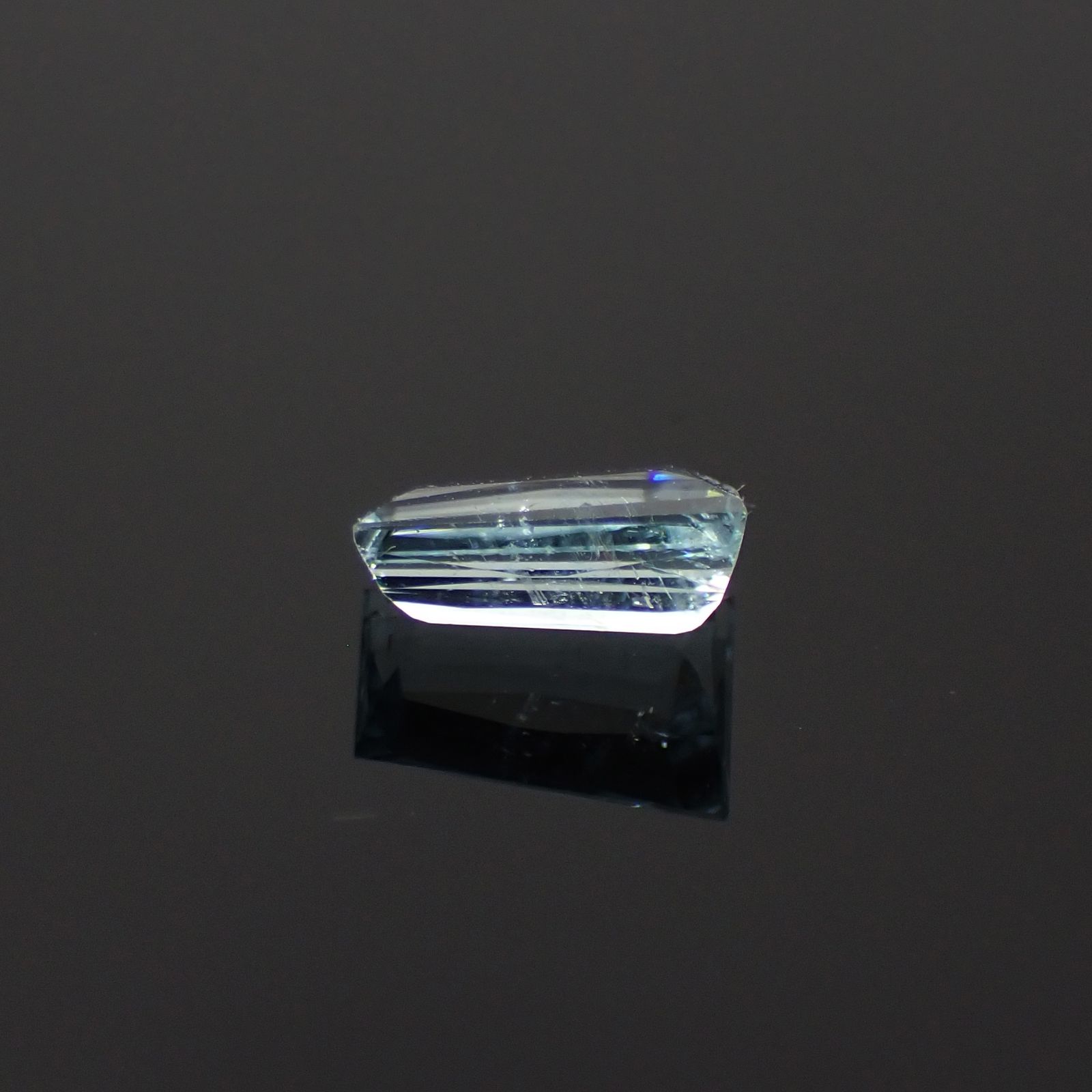 パライバトルマリン(宝石名トルマリン/別名パライバ・トルマリン)モザンビーク産 0.88ct 識別済[230522235]7.4x4.8mm前後