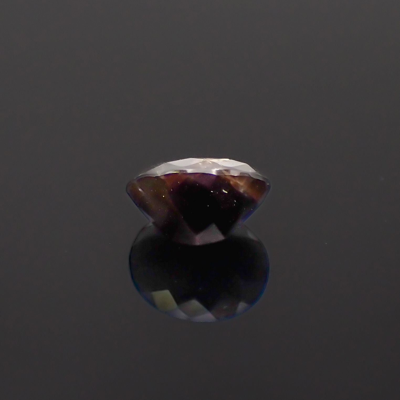 ゴールドシーンサファイア非加熱 ケニア産 3.94ct[230321335]10x8.1mm前後