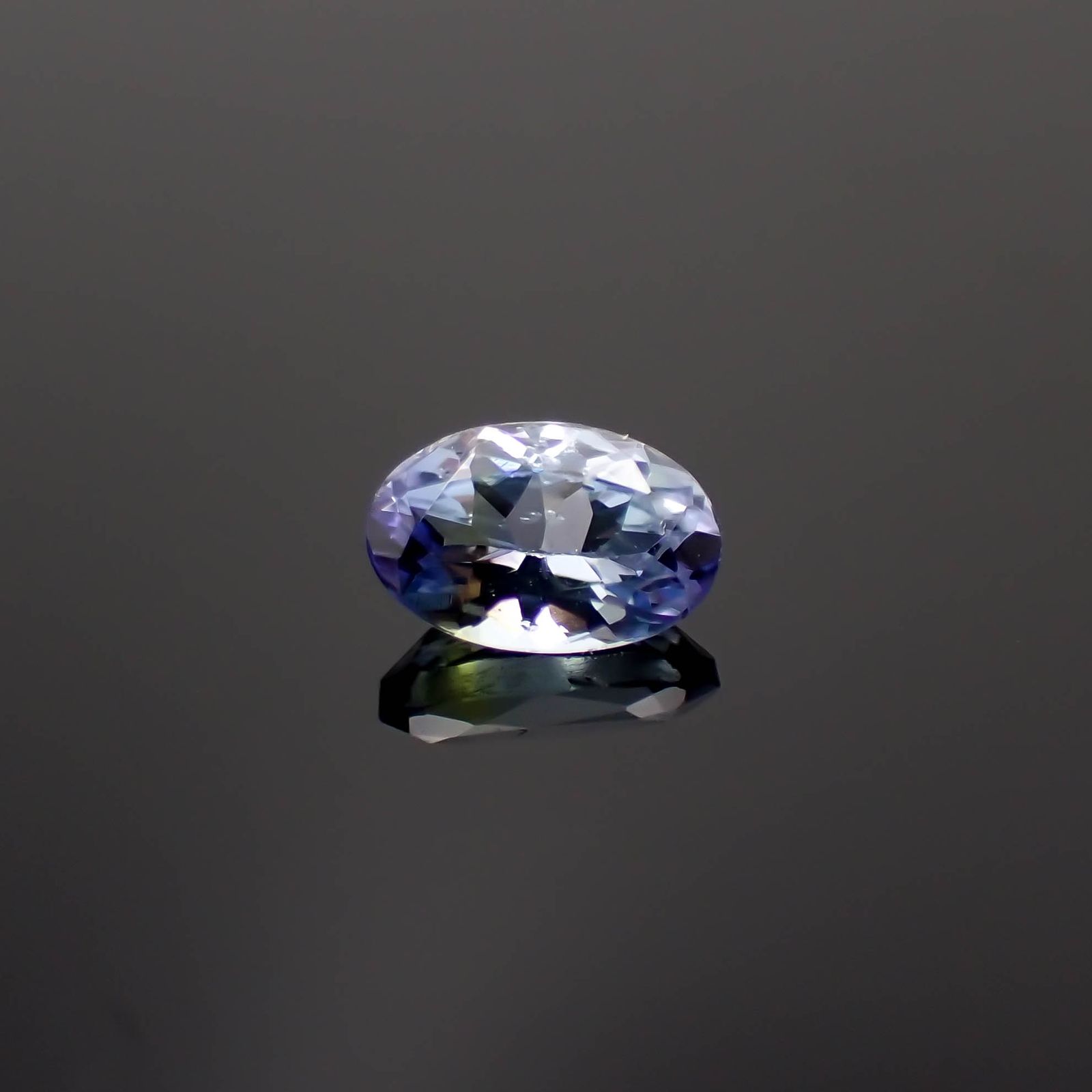 バイカラータンザナイト(宝石名ゾイサイト)タンザニア産 0.52ct 識別済[230421801]6.1x4mm前後