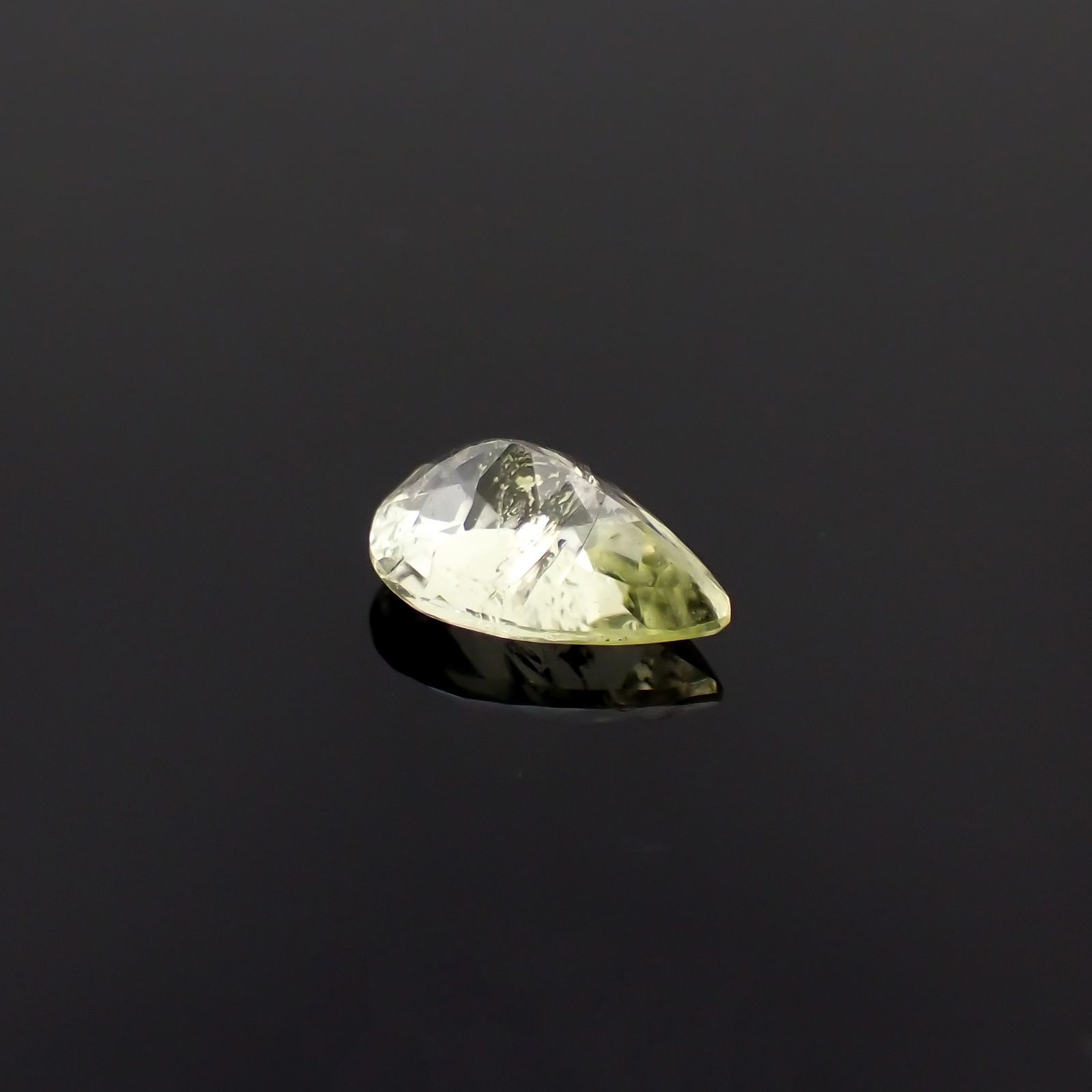 ブラジリアナイト(宝石名ブラジリアナイト)ブラジル産 0.68ct 識別済[230220694]7.3x5mm前後