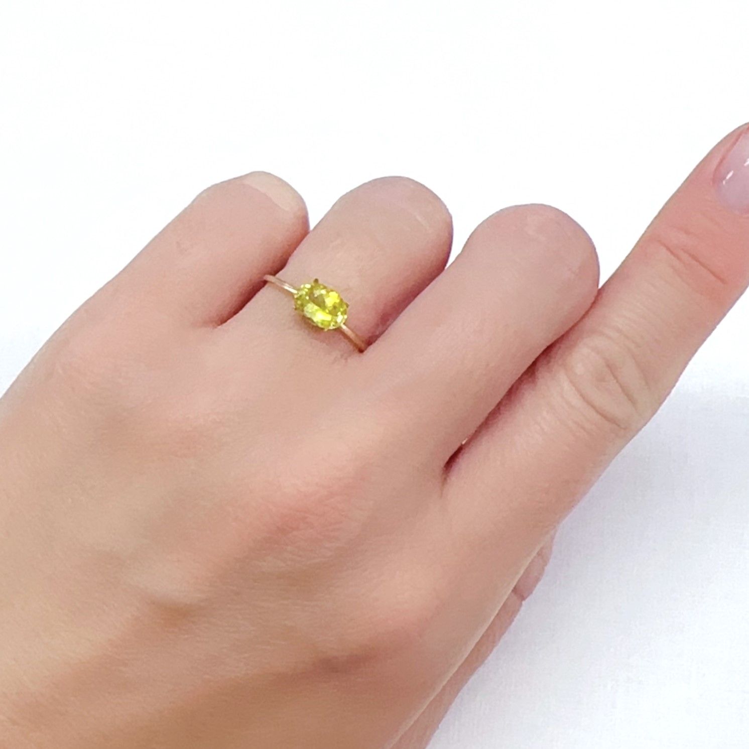 カナリートルマリン ザンビア・カナリー鉱山産 0.86ct[240527560]7.2x5.1mm前後
