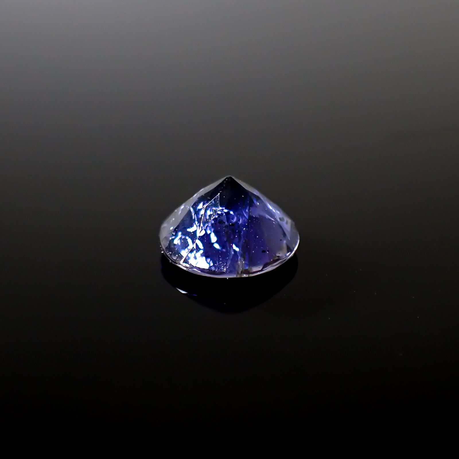 アイオライトサンストーン インド/ブラジル産 0.88ct [250229820]6.8x6.8mm前後