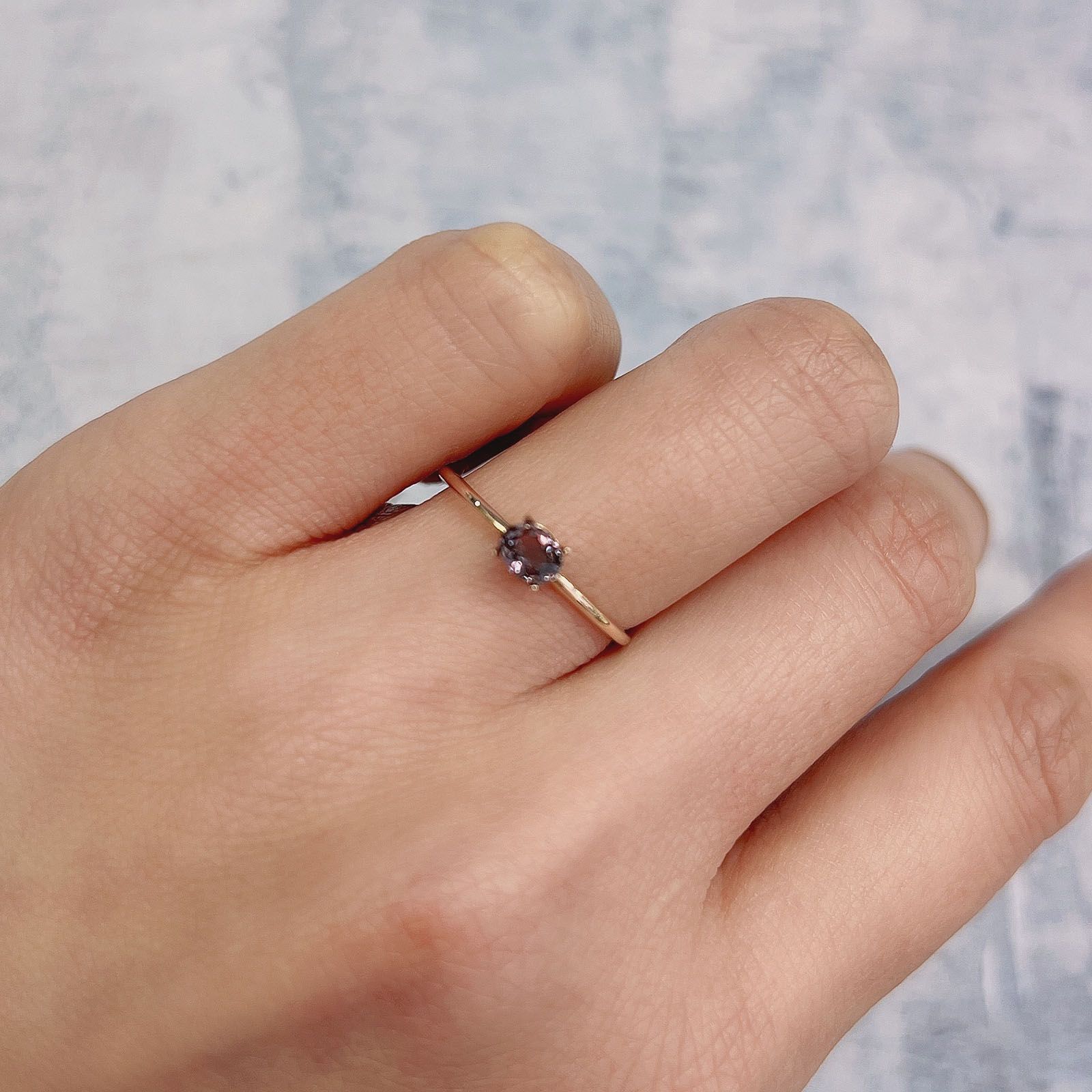 カラーチェンジサファイア非加熱(宝石名サファイア) タンザニア産 0.36ct 識別済[20106021]4.6×3.6mm前後