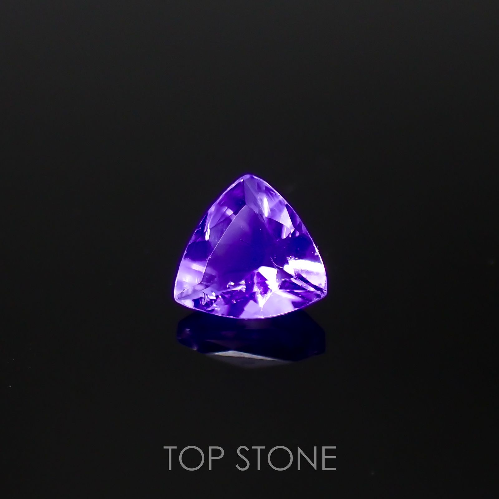 フローライト フルオレッセンス イギリス・ロジャリー鉱山産 0.62ct[220716929]5.7x5.6mm前後