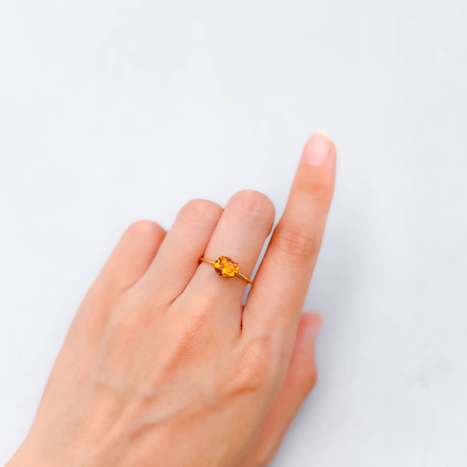 マデイラシトリン ブラジル・ミナスジェライス州産 0.98ct [250630588]8.1x6mm前後