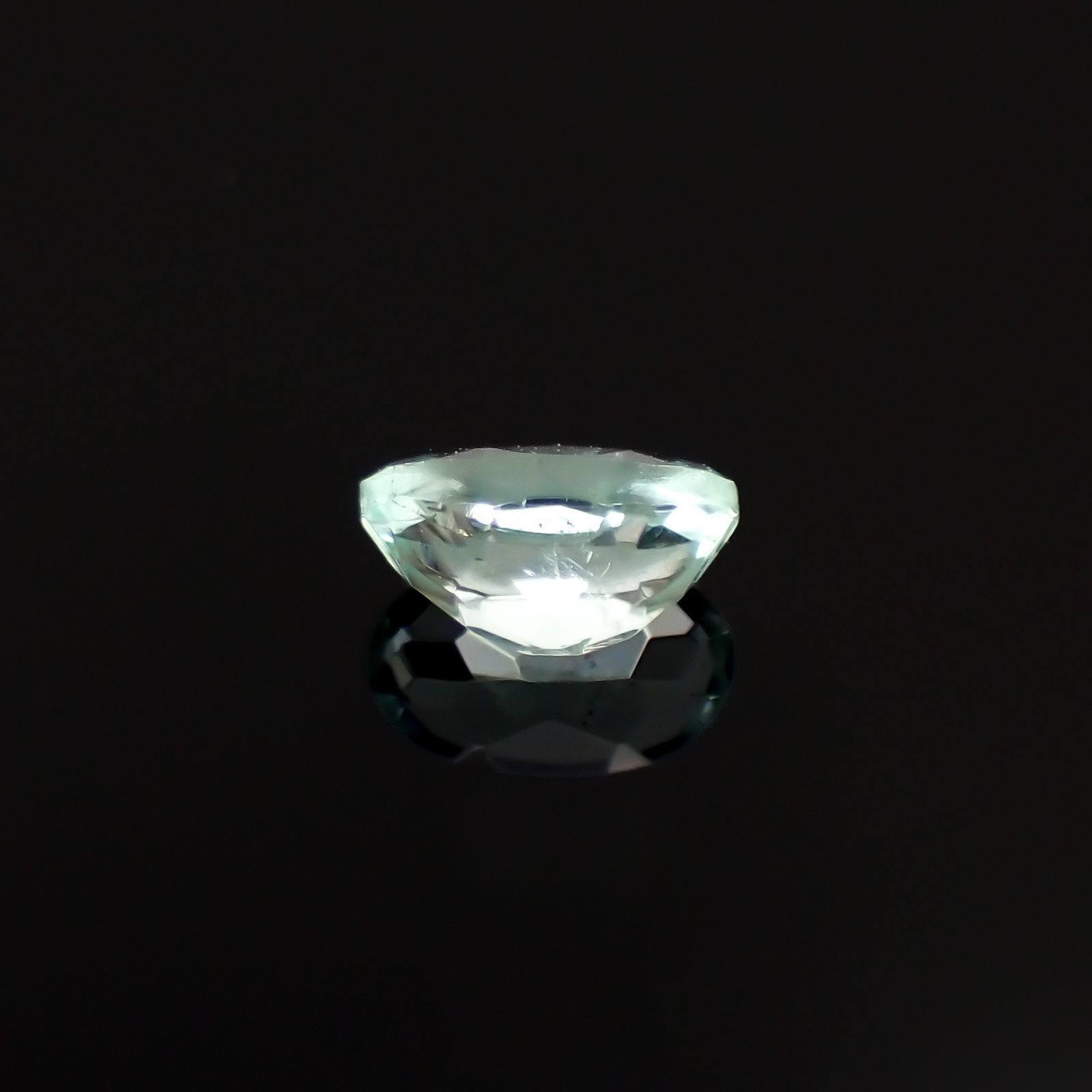 パライバトルマリン モザンビーク産 0.30ct / 5.1x3.1mm前後 [230220374]