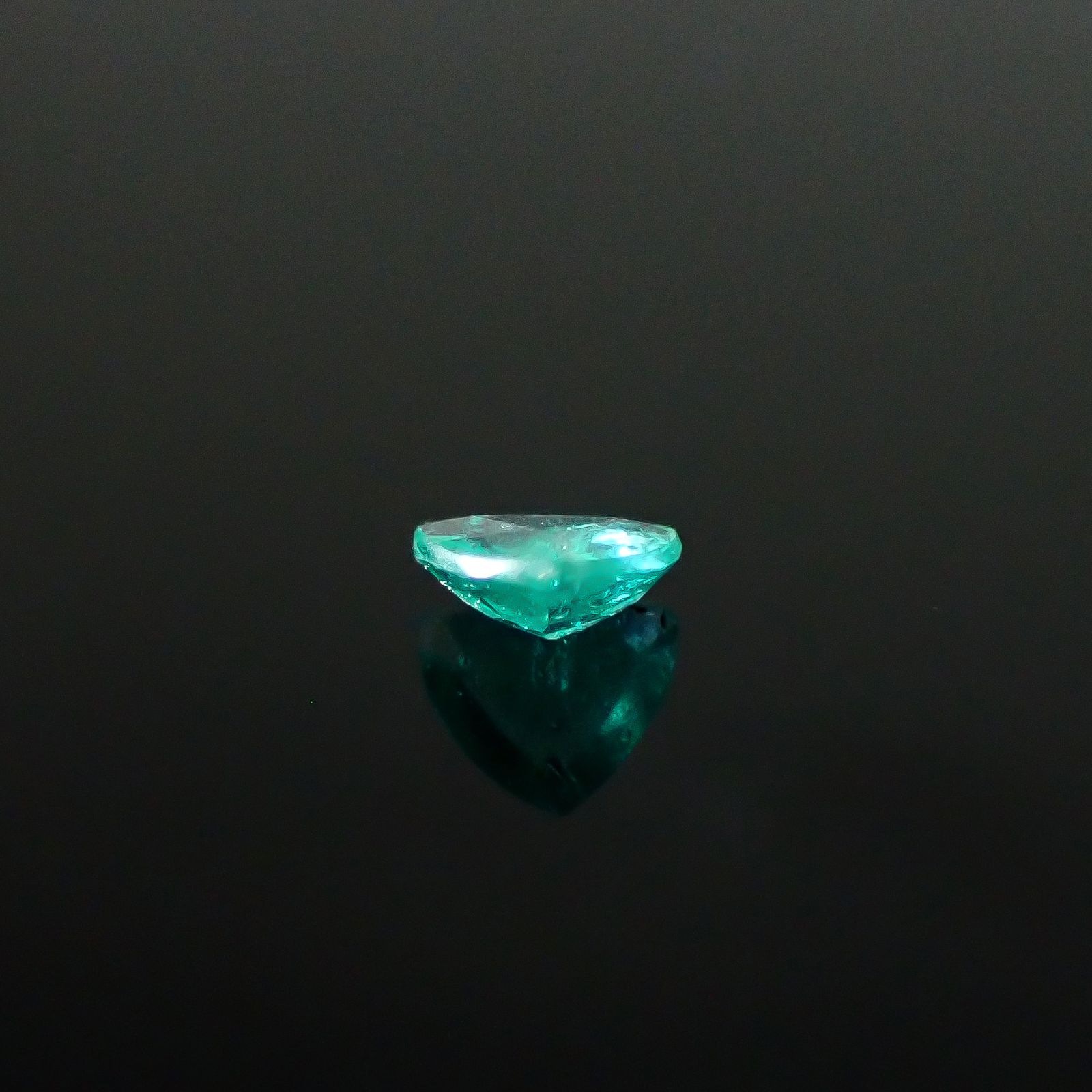 パライバトルマリン ブラジル産 0.13ct / 3.6x3.6mm前後 [250931079]