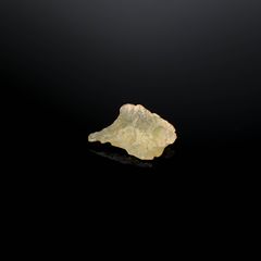 リビアングラス 原石 発見地：エジプト・リビア砂漠 16.85ct [241029282]26.5x18.7mm前後