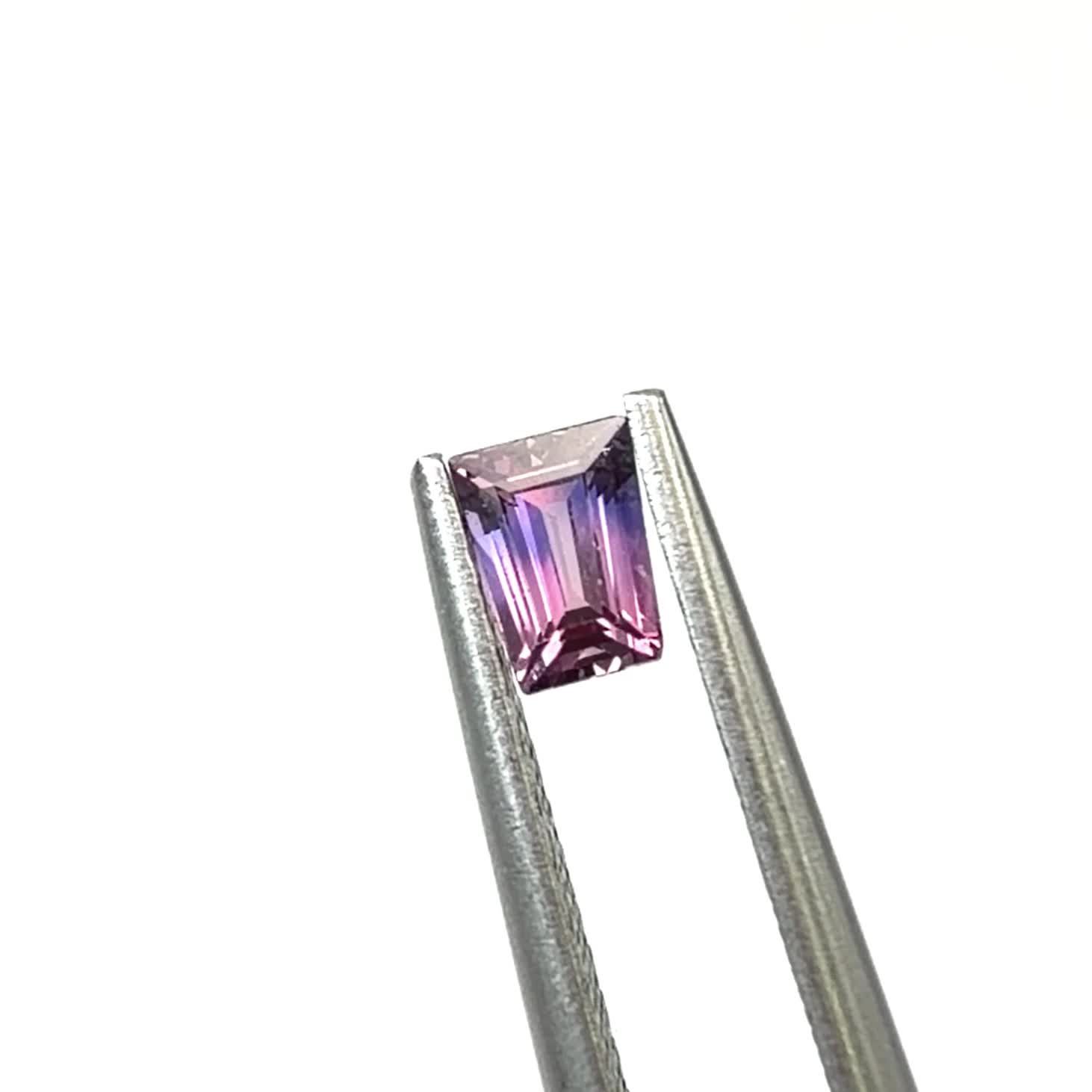 ウィンザーサファイア タンザニア・ウィンザー産 0.28ct / 4.3x3.2mm