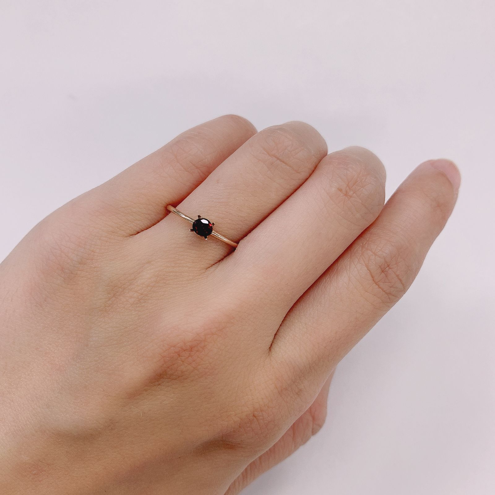 レッドスピネル(宝石名レッド・スピネル) ビルマ産 0.18ct 識別済[210812857]3.9×3mm前後