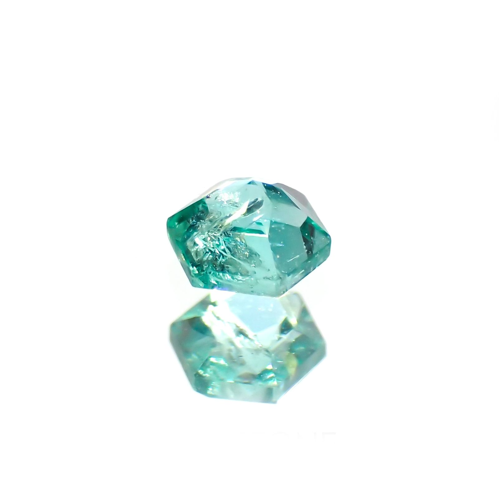 ◇ヘキサゴンカット◇エメラルド(宝石名エメラルド)ザンビア産 識別済 0.13ct / 3.1x3mm前後 [220115193]