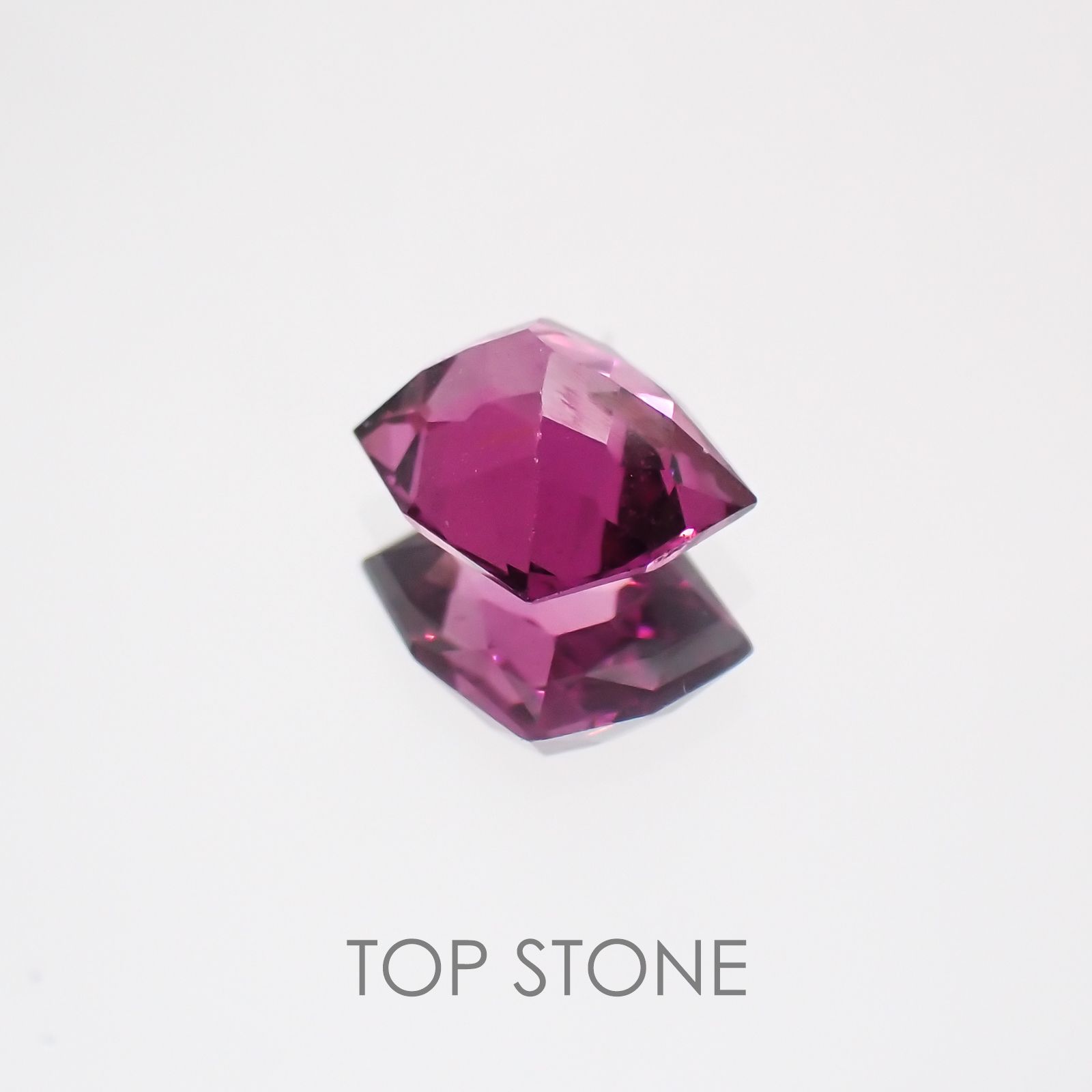 ◇カスタムカット◇グレープガーネット(宝石名ガーネット) ブラジル産 0.71ct 識別済[21069691]5.5×4.7mm前後