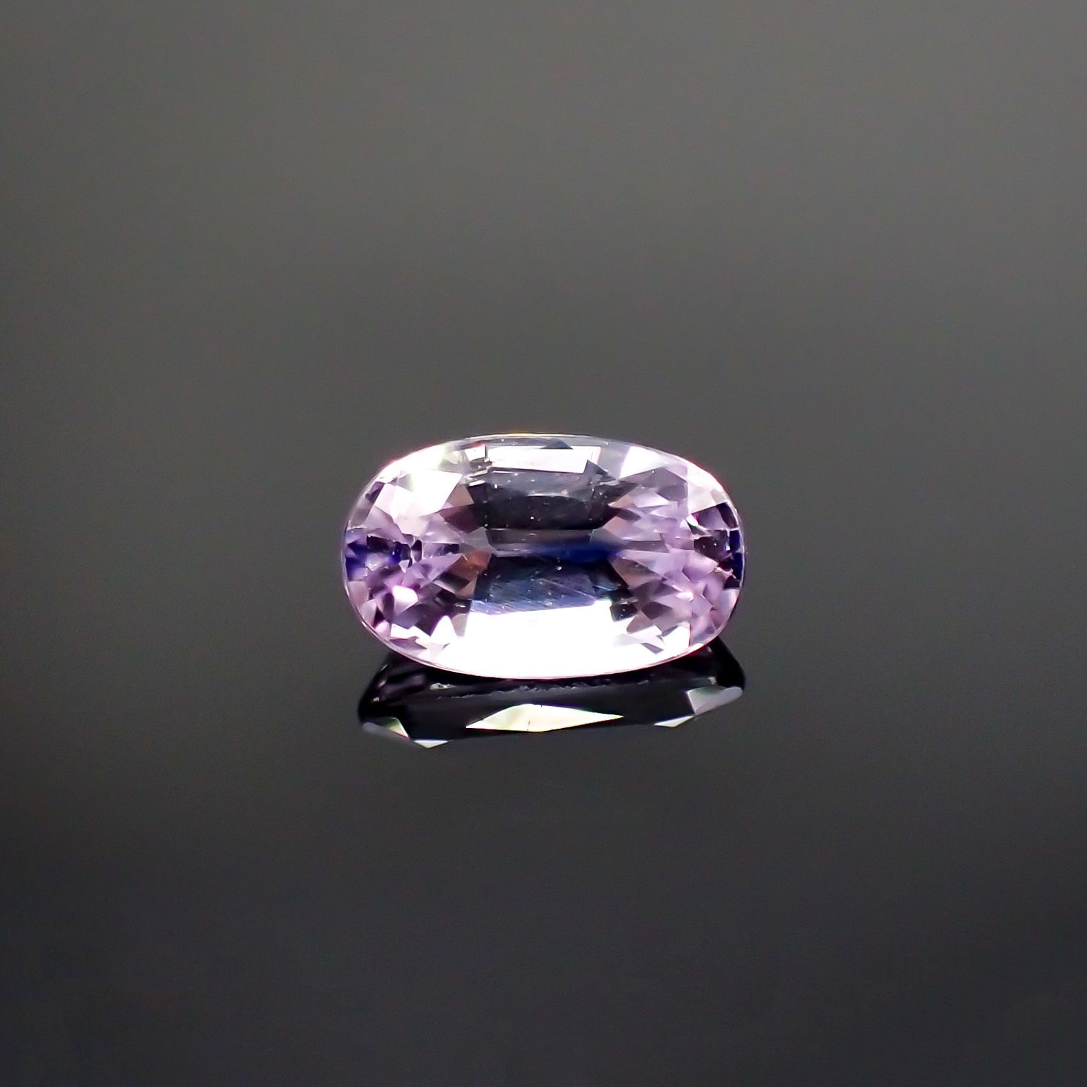 ラベンダーサファイア(宝石名サファイア) マダガスカル/スリランカ産 0.69ct 識別済[210812505]6.5×3.8mm前後