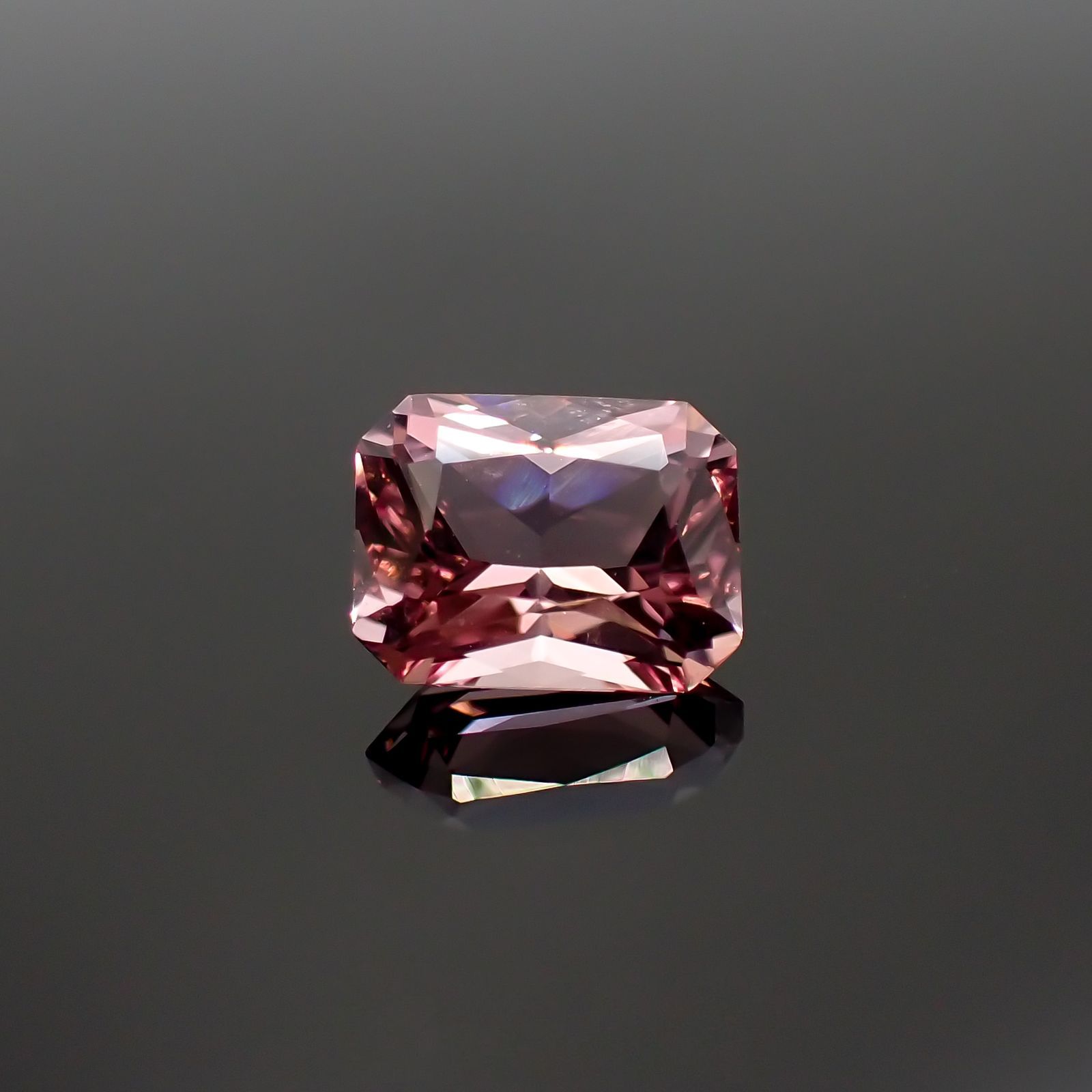モルガナイト(宝石名モルガナイト)ナイジェリア産 1.589ct ソ付(彩珠)[220114243]8.2x6.5mm前後