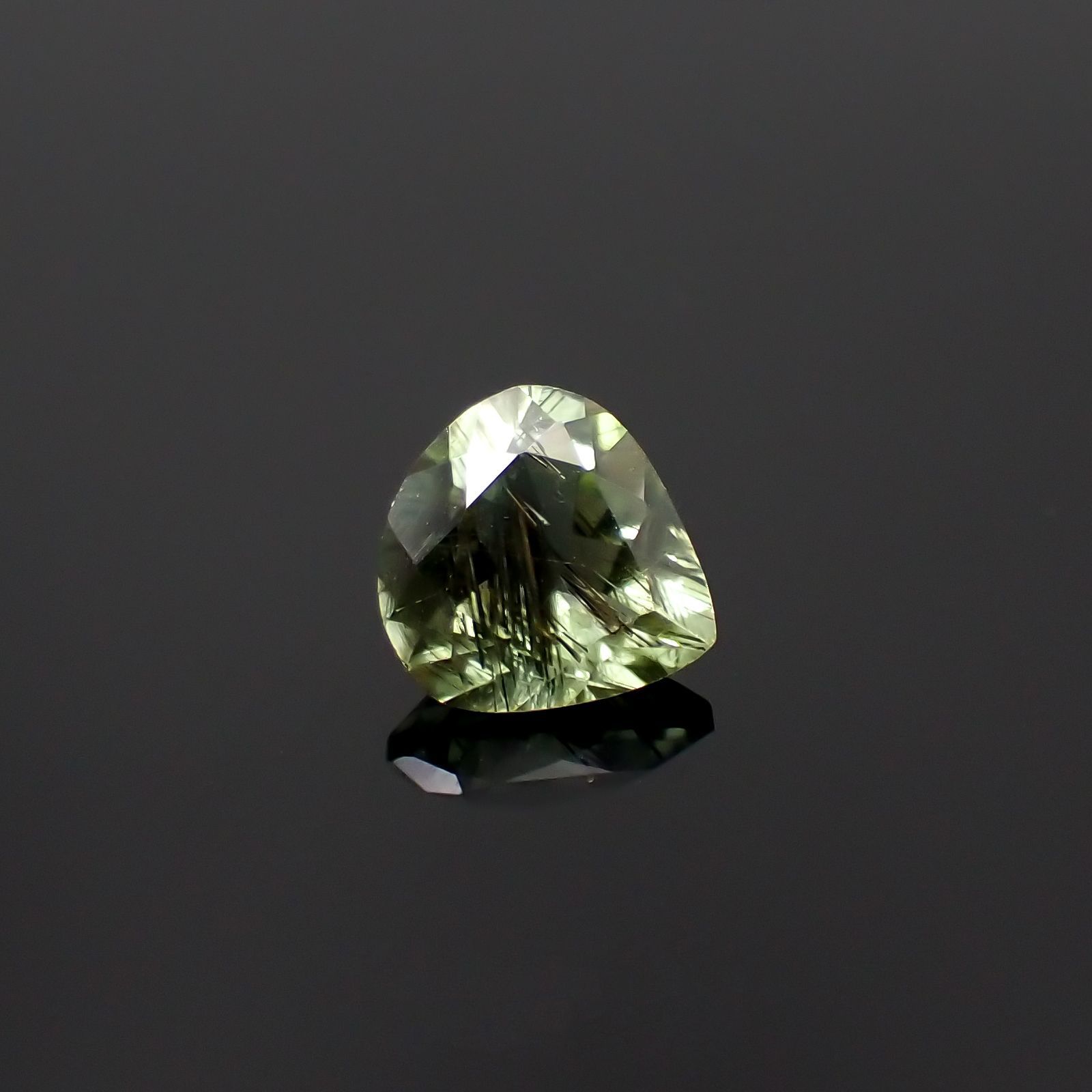 ルドウィジャイトインペリドット パキスタン産 1.27ct[230220726]7.5x7.3mm前後