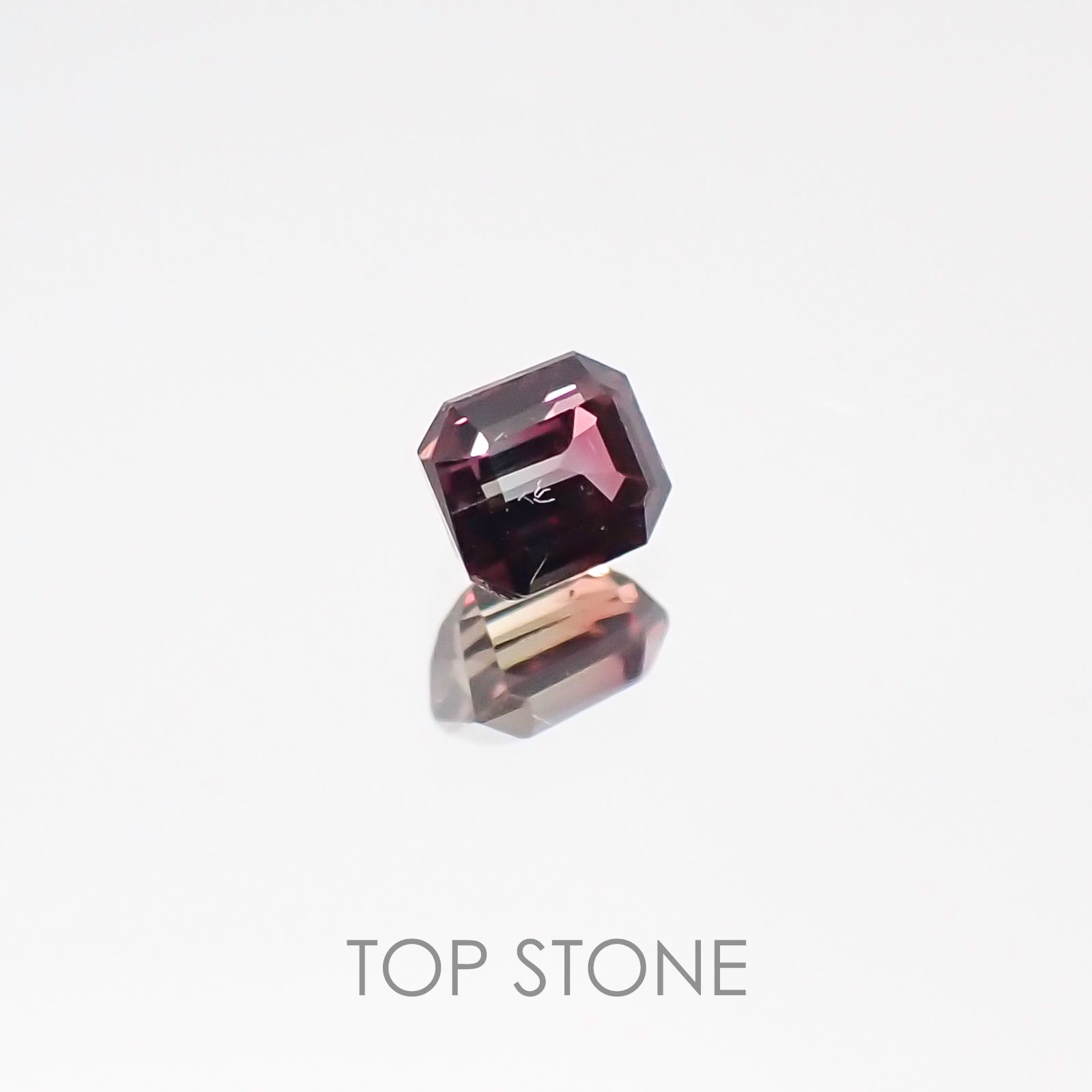 バイカラーサファイア タンザニア産 ルース 0.19ct[20106696]3.1×2.7mm前後