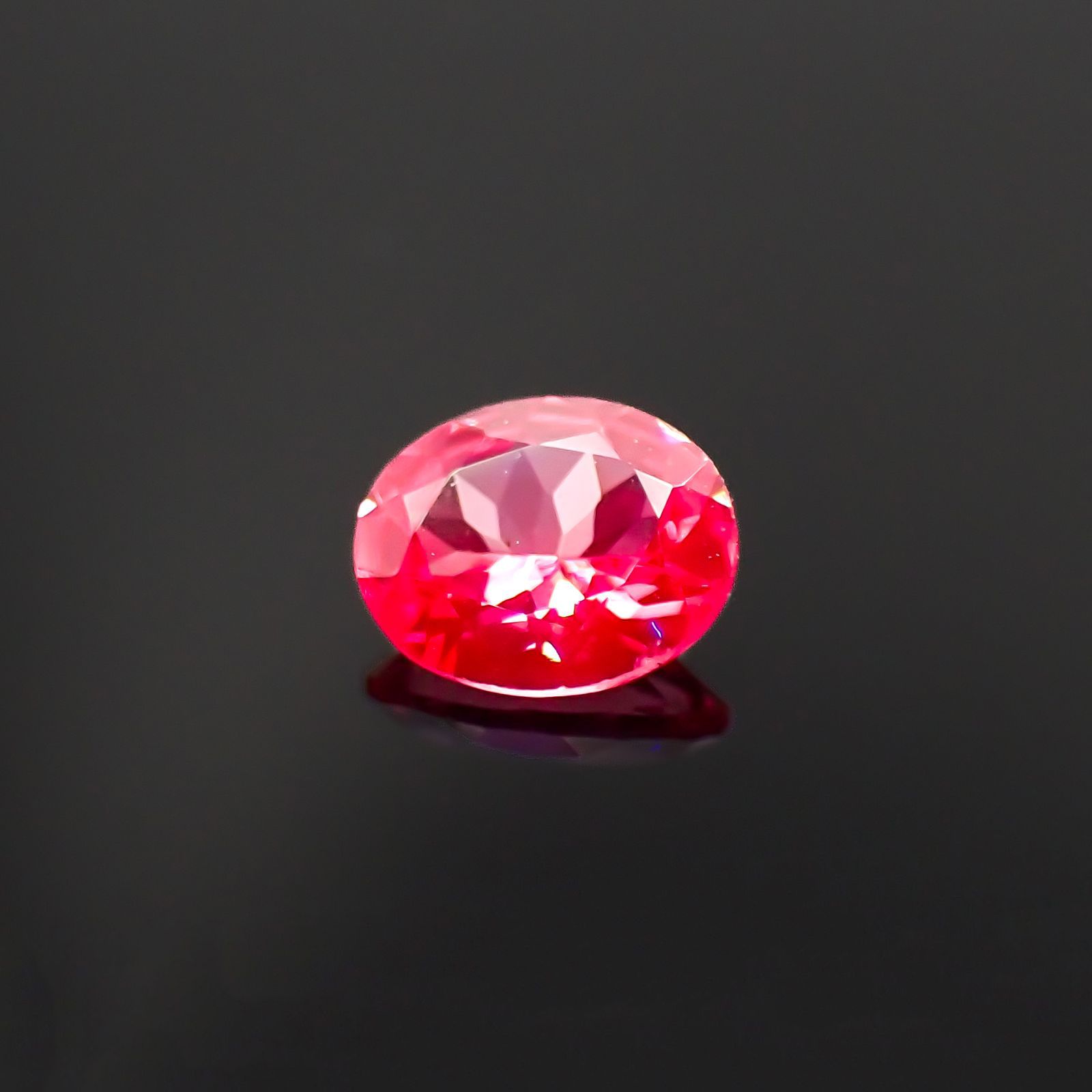 ホットピンクスピネル(宝石名ピンク・スピネル)タンザニア産 0.35ct 識別済[230120035]5.1x4.1mm前後